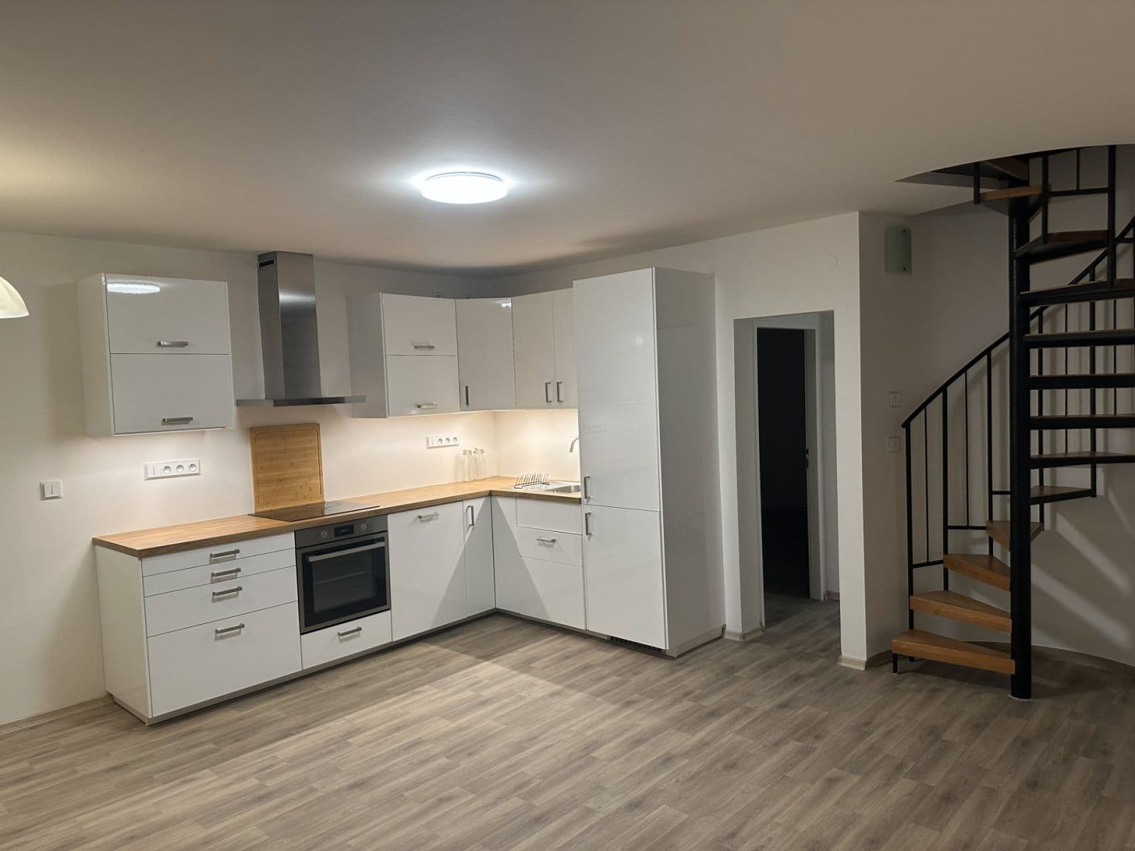 2 bedroom with open-plan kitchen flat to rent, 75 m², Na Šmukýřce, Prague, Prague 2 bedroom with open-plan kitchen flat to rent, 75 m², Na Šmukýřce, Prague, Prague