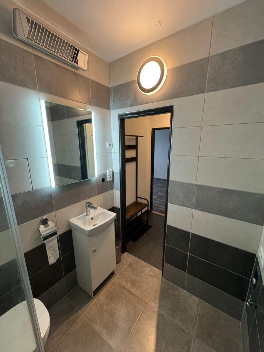 Small studio flat to rent, 29 m², 1. máje, Uhlířské Janovice, Středočeský Region Small studio flat to rent, 29 m², 1. máje, Uhlířské Janovice, Středočeský Region