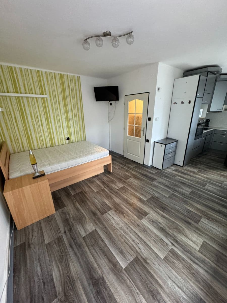 Small studio flat to rent, 29 m², 1. máje, Uhlířské Janovice, Středočeský Region Small studio flat to rent, 29 m², 1. máje, Uhlířské Janovice, Středočeský Region