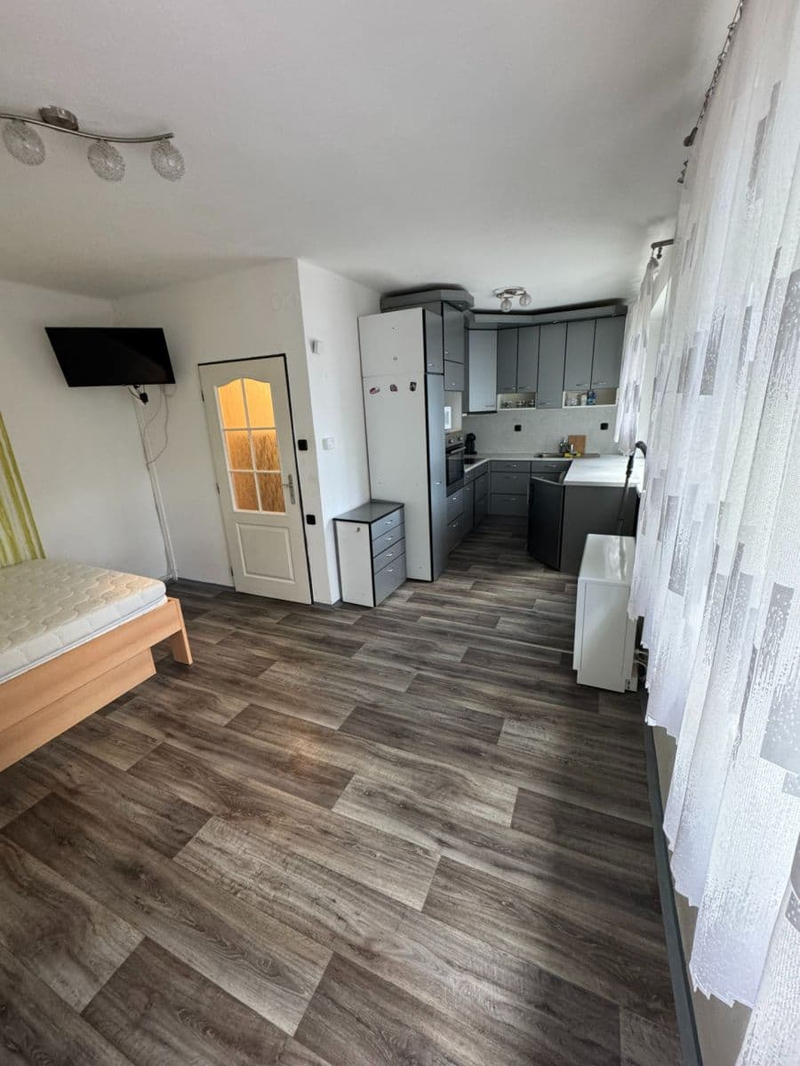 Small studio flat to rent, 29 m², 1. máje, Uhlířské Janovice, Středočeský Region Small studio flat to rent, 29 m², 1. máje, Uhlířské Janovice, Středočeský Region