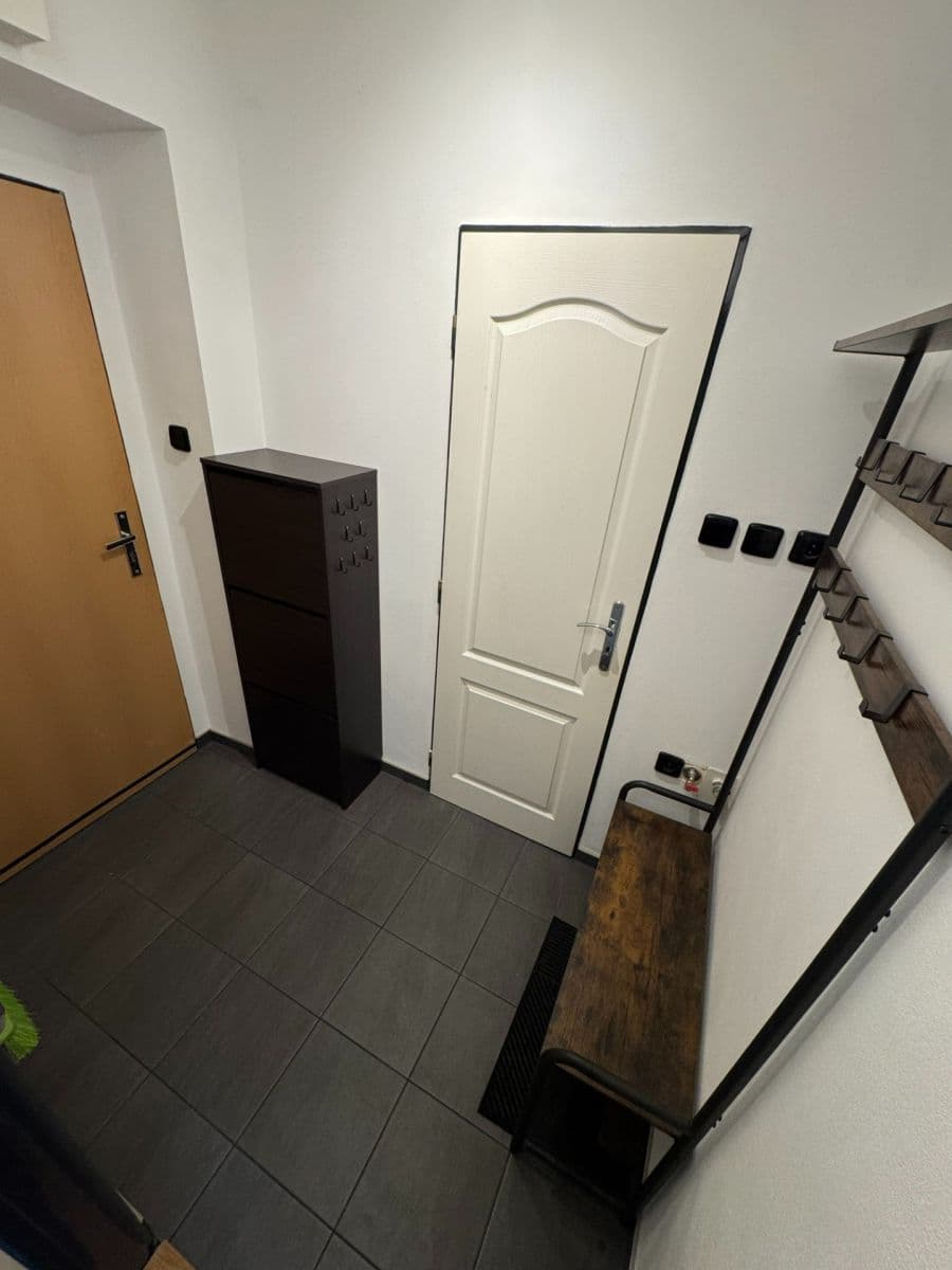 Small studio flat to rent, 29 m², 1. máje, Uhlířské Janovice, Středočeský Region Small studio flat to rent, 29 m², 1. máje, Uhlířské Janovice, Středočeský Region