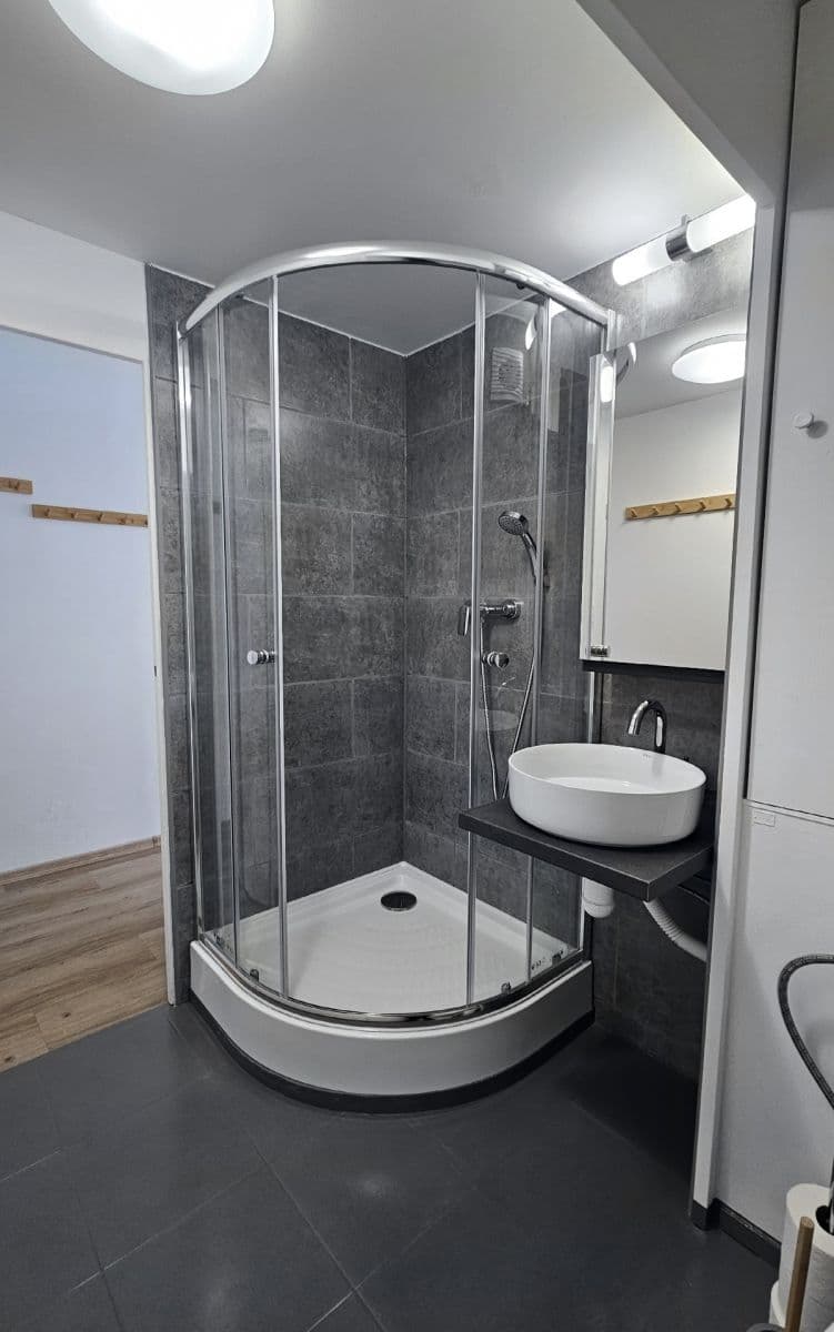 1 bedroom with open-plan kitchen flat to rent, 37 m², Jeronýmova, Jablonec nad Nisou, Liberecký Region 1 bedroom with open-plan kitchen flat to rent, 37 m², Jeronýmova, Jablonec nad Nisou, Liberecký Region