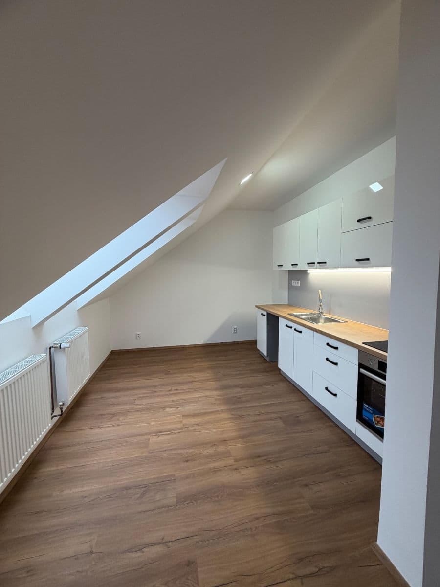 3 bedroom flat to rent, 104 m², Masarykova třída, Teplice, Ústecký Region 3 bedroom flat to rent, 104 m², Masarykova třída, Teplice, Ústecký Region