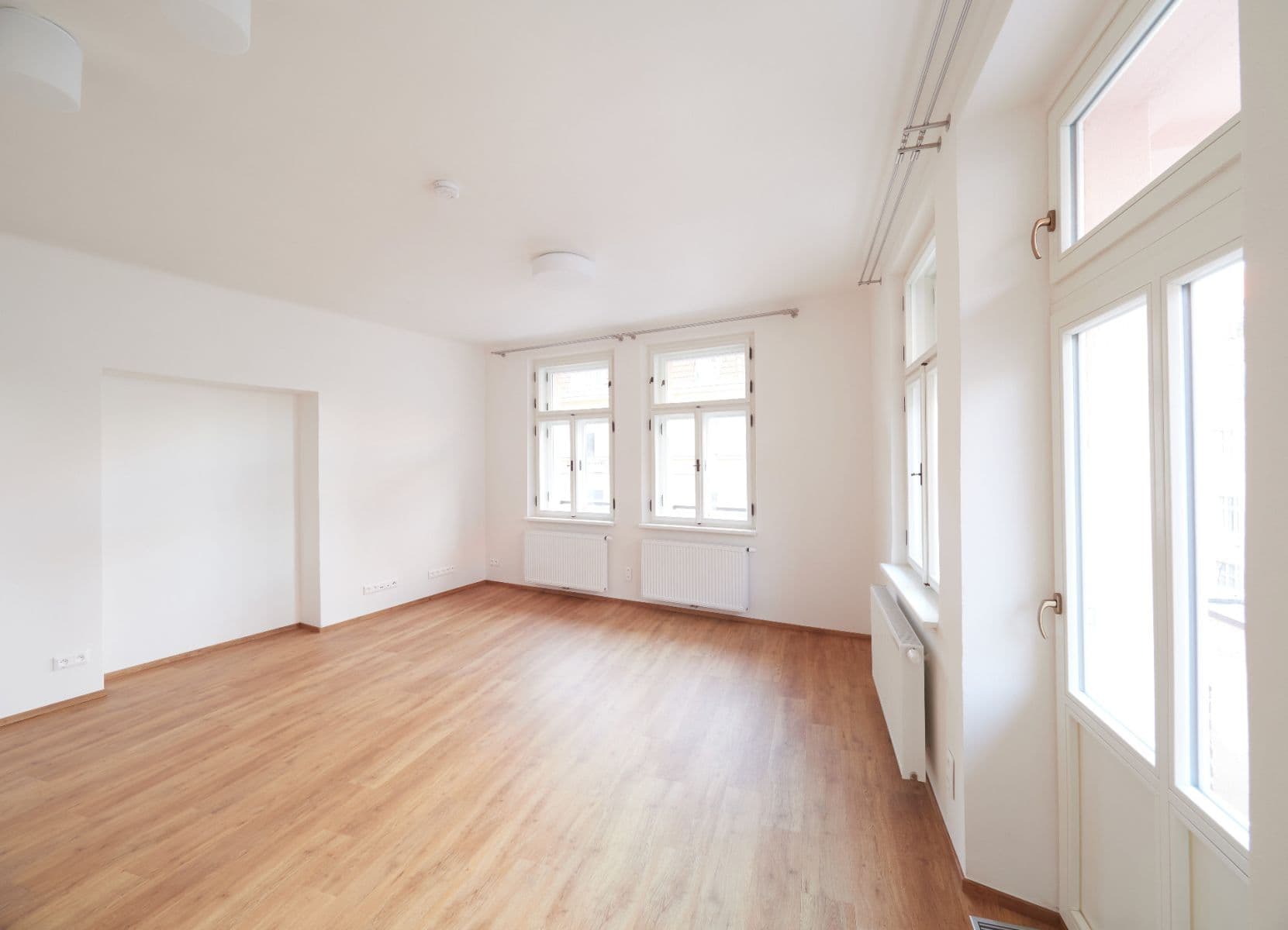 3 bedroom with open-plan kitchen flat to rent, 115 m², Kolínská, Prague, Prague 3 bedroom with open-plan kitchen flat to rent, 115 m², Kolínská, Prague, Prague