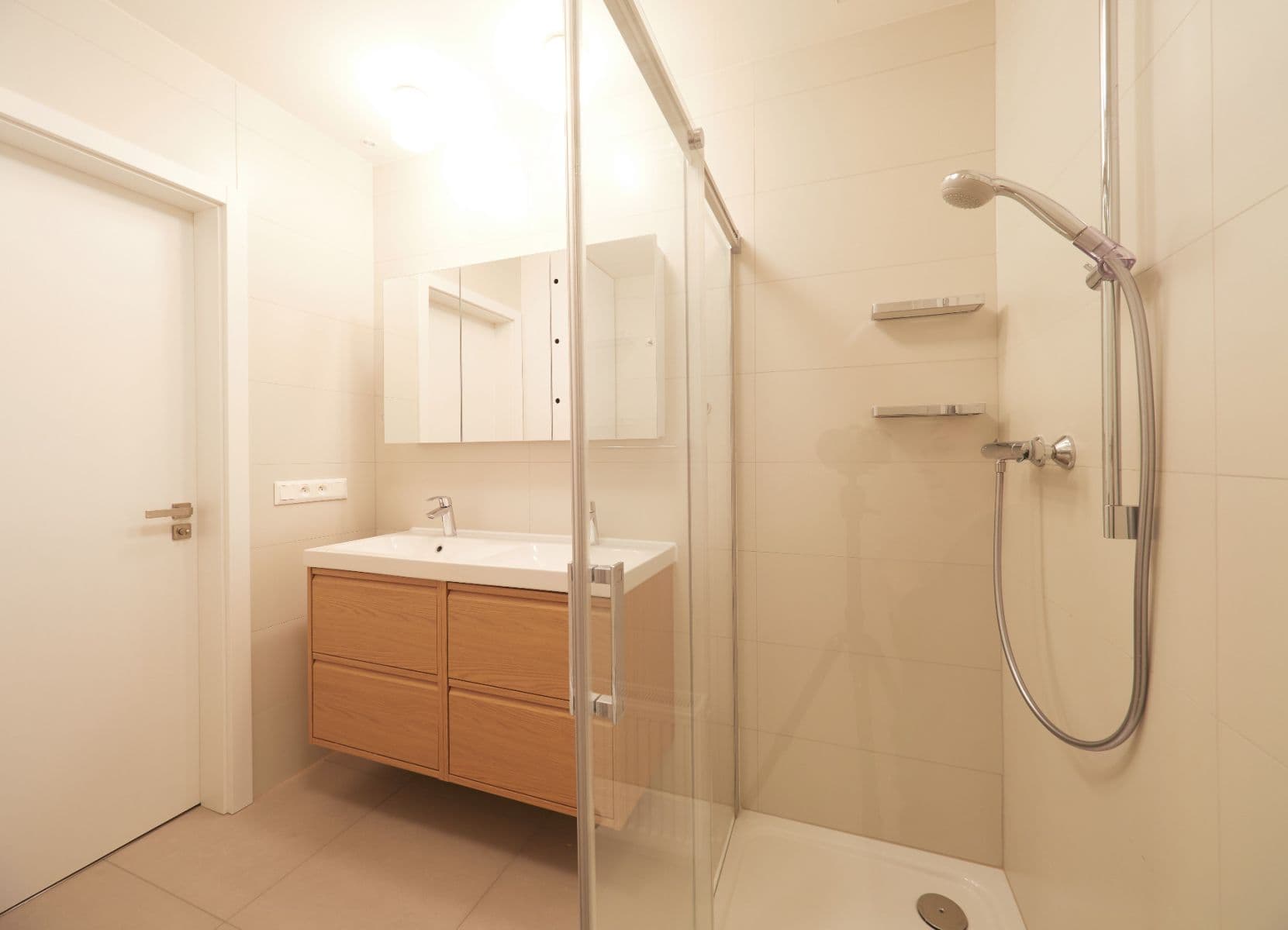 3 bedroom with open-plan kitchen flat to rent, 115 m², Kolínská, Prague, Prague 3 bedroom with open-plan kitchen flat to rent, 115 m², Kolínská, Prague, Prague