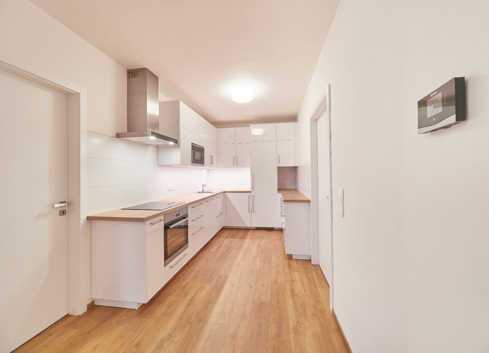 3 bedroom with open-plan kitchen flat to rent, 115 m², Kolínská, Prague, Prague 3 bedroom with open-plan kitchen flat to rent, 115 m², Kolínská, Prague, Prague