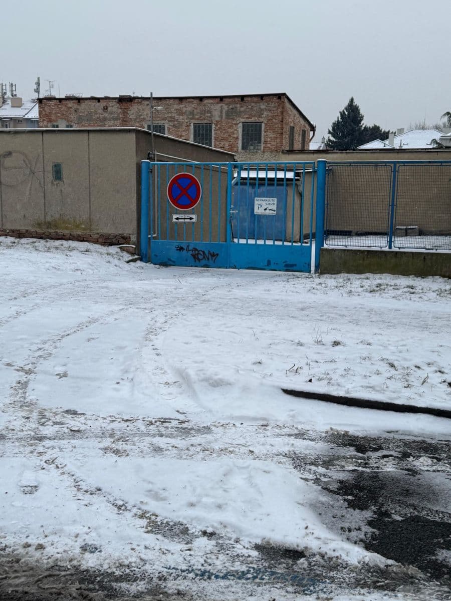 garage to rent, 17 m², Bulharská, Brno, Jihomoravský Region garage to rent, 17 m², Bulharská, Brno, Jihomoravský Region