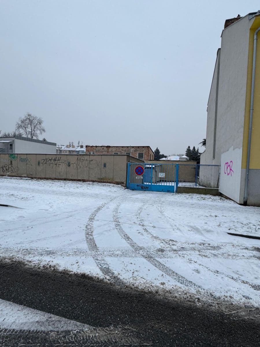 garage to rent, 17 m², Bulharská, Brno, Jihomoravský Region garage to rent, 17 m², Bulharská, Brno, Jihomoravský Region