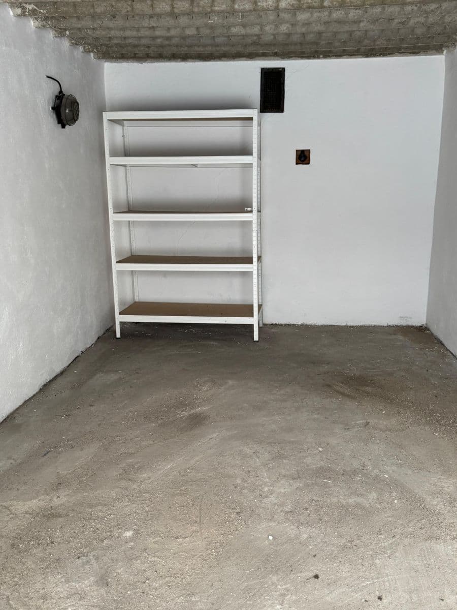 garage to rent, 17 m², Bulharská, Brno, Jihomoravský Region garage to rent, 17 m², Bulharská, Brno, Jihomoravský Region