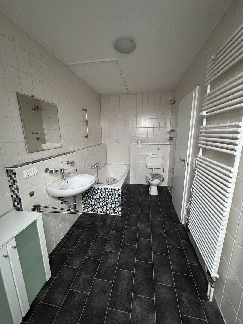 3 bedroom with open-plan kitchen flat for sale, 110 m², Bürgermeister-Wohlfarth-Str. 66, Königsbrunn, Bavaria 3 bedroom with open-plan kitchen flat for sale, 110 m², Bürgermeister-Wohlfarth-Str. 66, Königsbrunn, Bavaria