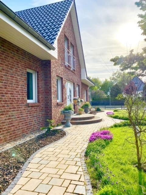 house for sale, 291 m², Kurt-Tucholsky-Straße 41, Hohen Neuendorf, Brandenburg house for sale, 291 m², Kurt-Tucholsky-Straße 41, Hohen Neuendorf, Brandenburg