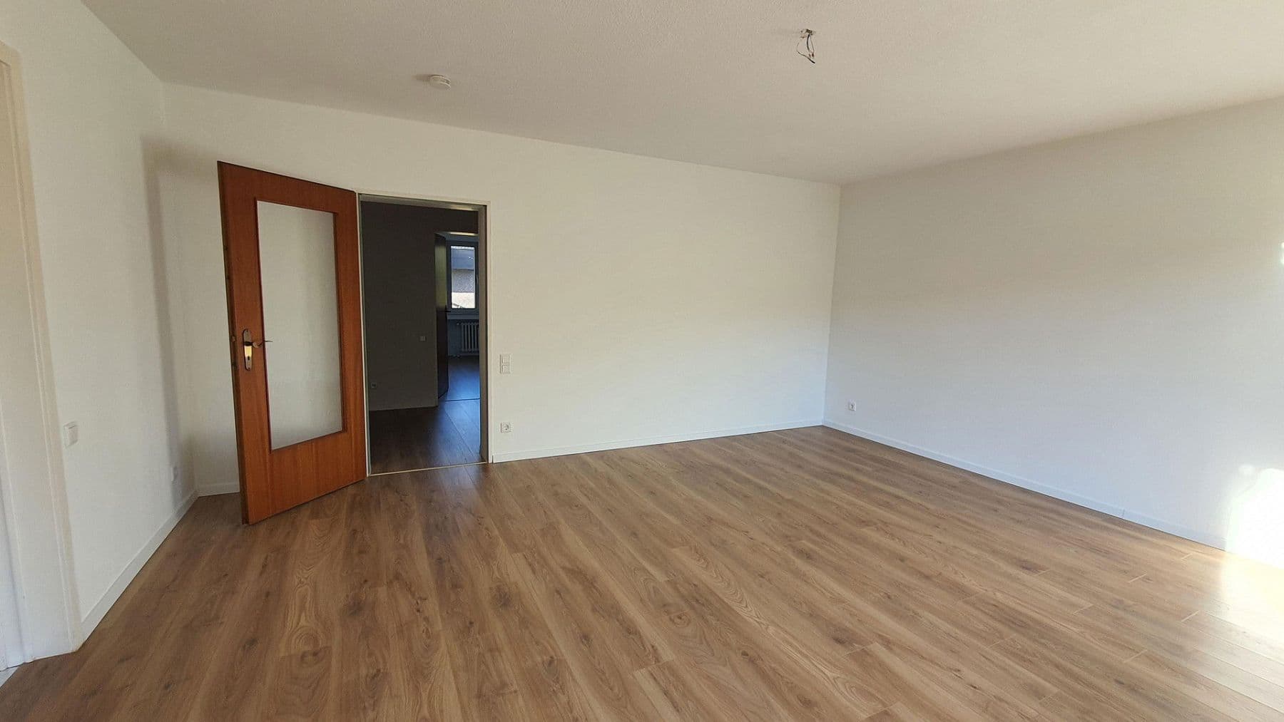 2 bedroom with open-plan kitchen flat to rent, 82 m², Duisburg, North Rhine-Westphalia 2 bedroom with open-plan kitchen flat to rent, 82 m², Duisburg, North Rhine-Westphalia