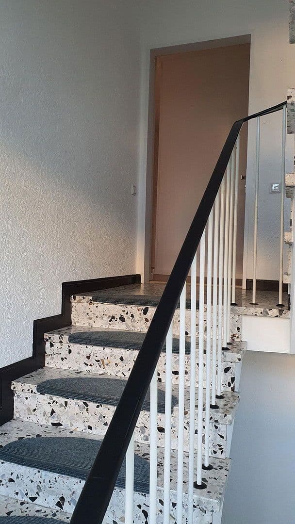 2 bedroom with open-plan kitchen flat to rent, 82 m², Duisburg, North Rhine-Westphalia 2 bedroom with open-plan kitchen flat to rent, 82 m², Duisburg, North Rhine-Westphalia