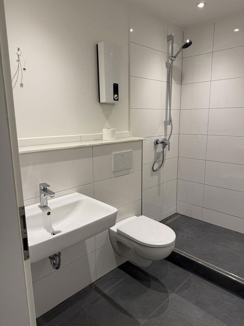 2 bedroom with open-plan kitchen flat to rent, 97 m², Oberhausen, North Rhine-Westphalia 2 bedroom with open-plan kitchen flat to rent, 97 m², Oberhausen, North Rhine-Westphalia