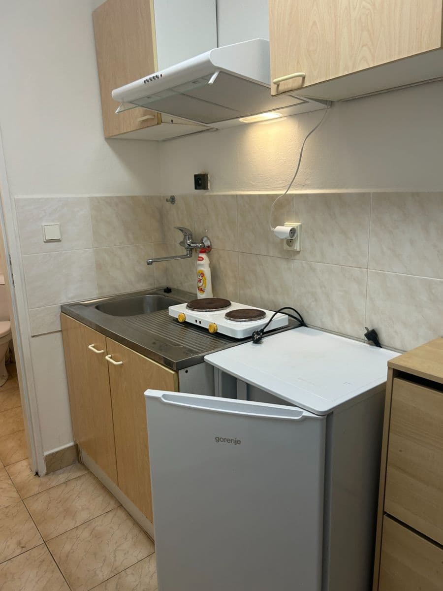 Studio flat to rent, 25 m², V Nových Vokovicích, Prague, Prague Studio flat to rent, 25 m², V Nových Vokovicích, Prague, Prague