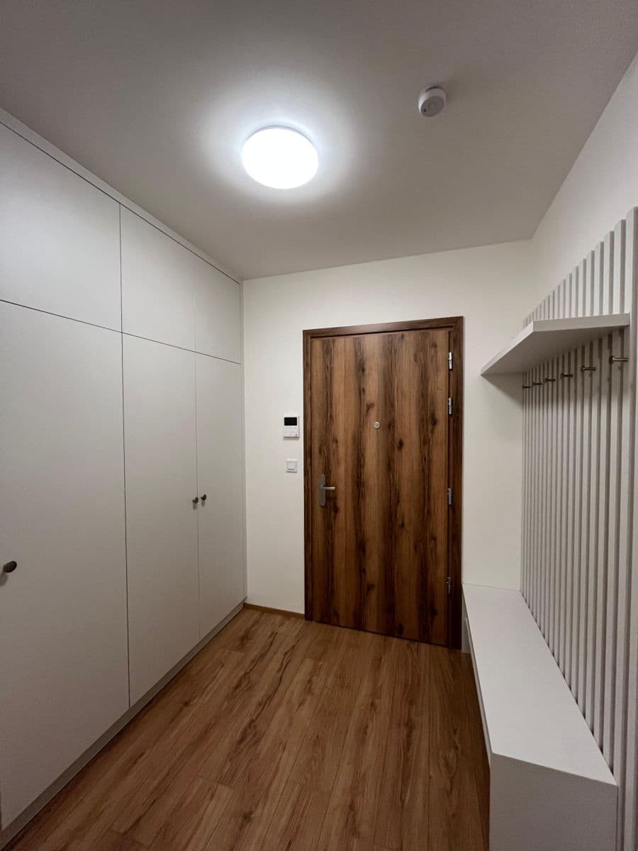 1 bedroom with open-plan kitchen flat to rent, 60 m², Tovární, Liberec, Liberecký Region 1 bedroom with open-plan kitchen flat to rent, 60 m², Tovární, Liberec, Liberecký Region