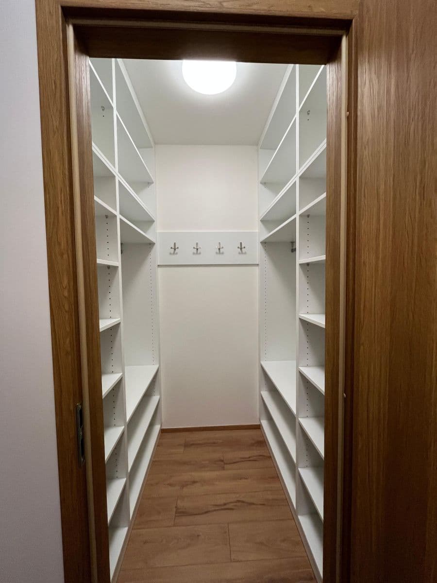 1 bedroom with open-plan kitchen flat to rent, 60 m², Tovární, Liberec, Liberecký Region 1 bedroom with open-plan kitchen flat to rent, 60 m², Tovární, Liberec, Liberecký Region