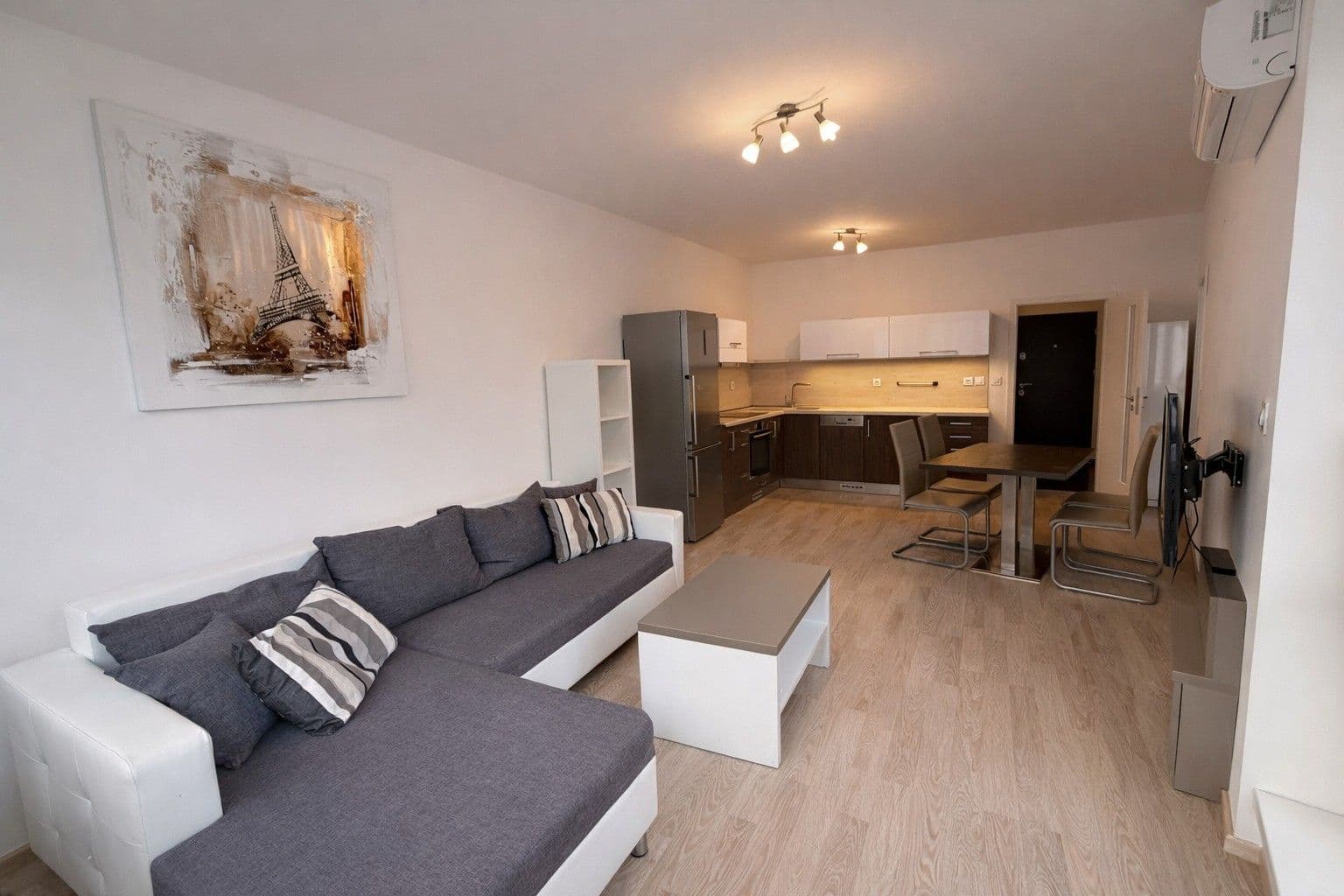 1 bedroom with open-plan kitchen flat to rent, 67 m², Křídlovická, Brno, Jihomoravský Region 1 bedroom with open-plan kitchen flat to rent, 67 m², Křídlovická, Brno, Jihomoravský Region