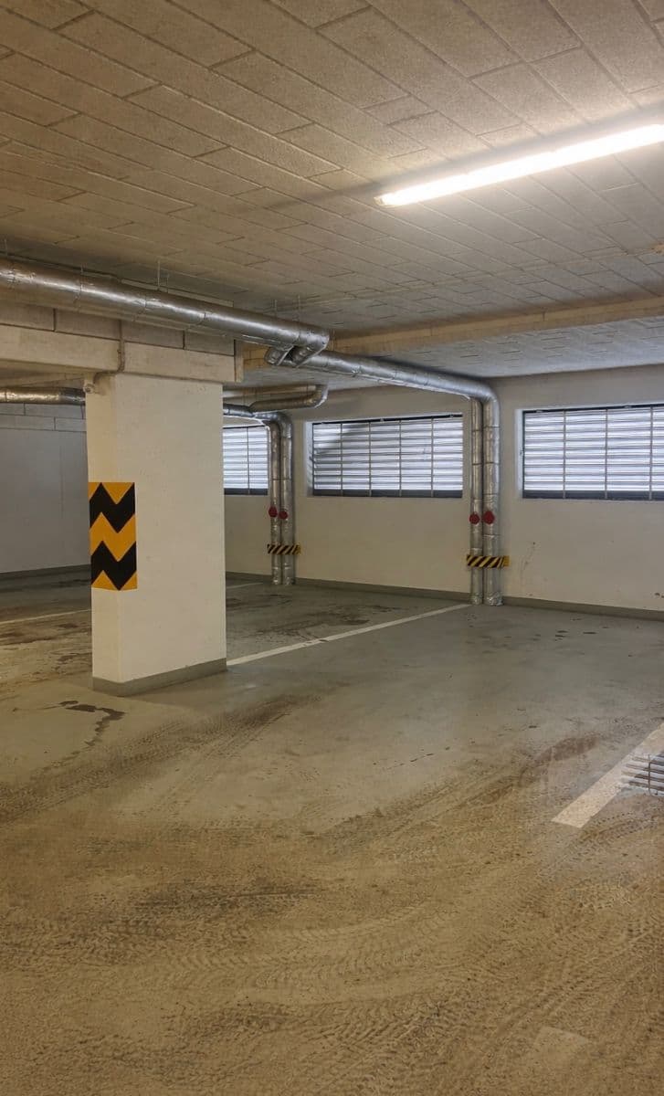 garage to rent, 15 m², Miloše Havla, Prague, Prague garage to rent, 15 m², Miloše Havla, Prague, Prague