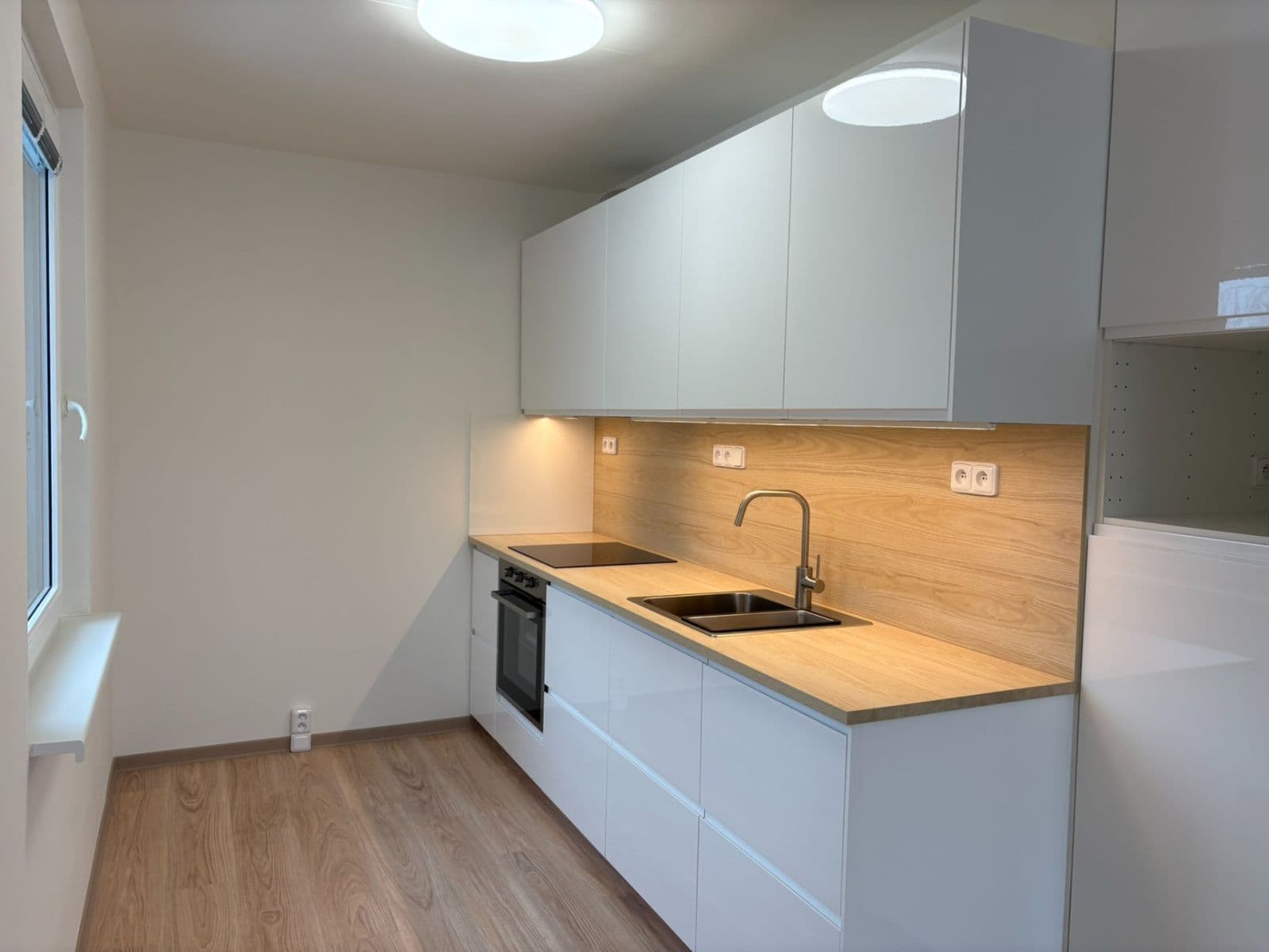 2 bedroom with open-plan kitchen flat to rent, 68 m², Nevanova, Prague, Prague 2 bedroom with open-plan kitchen flat to rent, 68 m², Nevanova, Prague, Prague