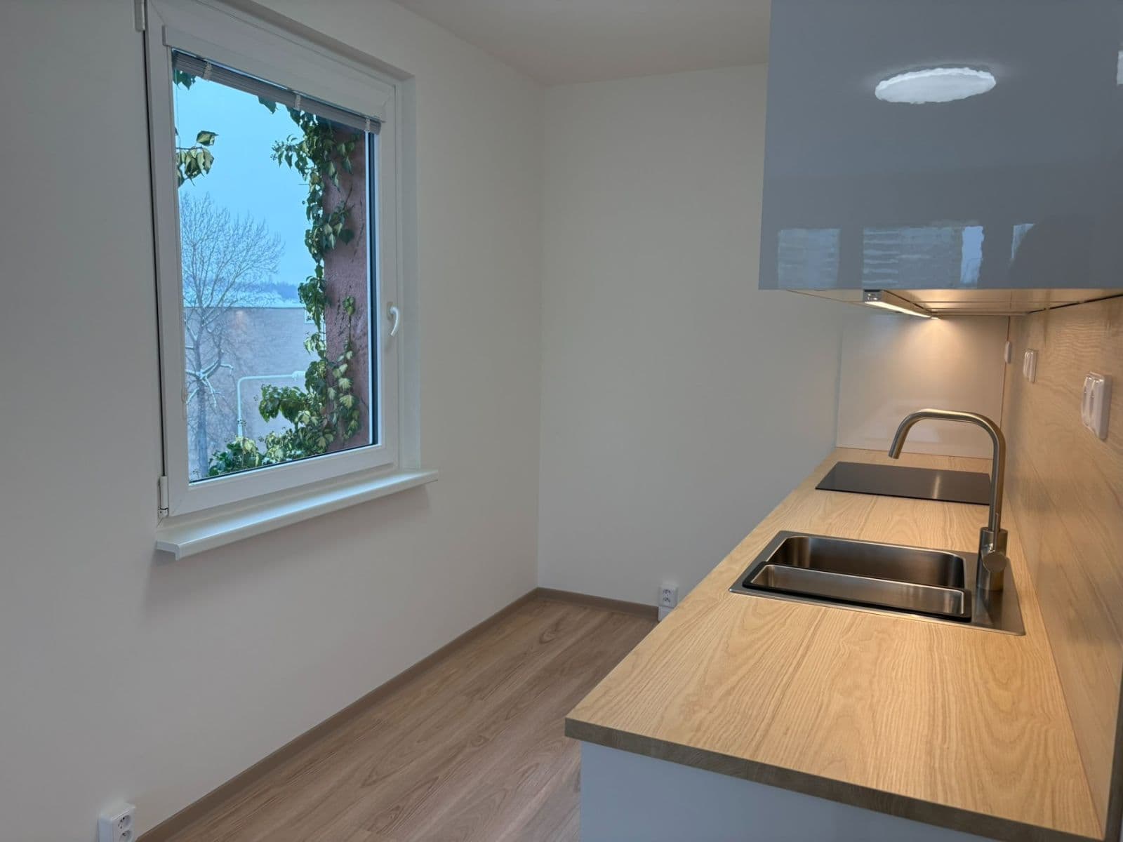 2 bedroom with open-plan kitchen flat to rent, 68 m², Nevanova, Prague, Prague 2 bedroom with open-plan kitchen flat to rent, 68 m², Nevanova, Prague, Prague