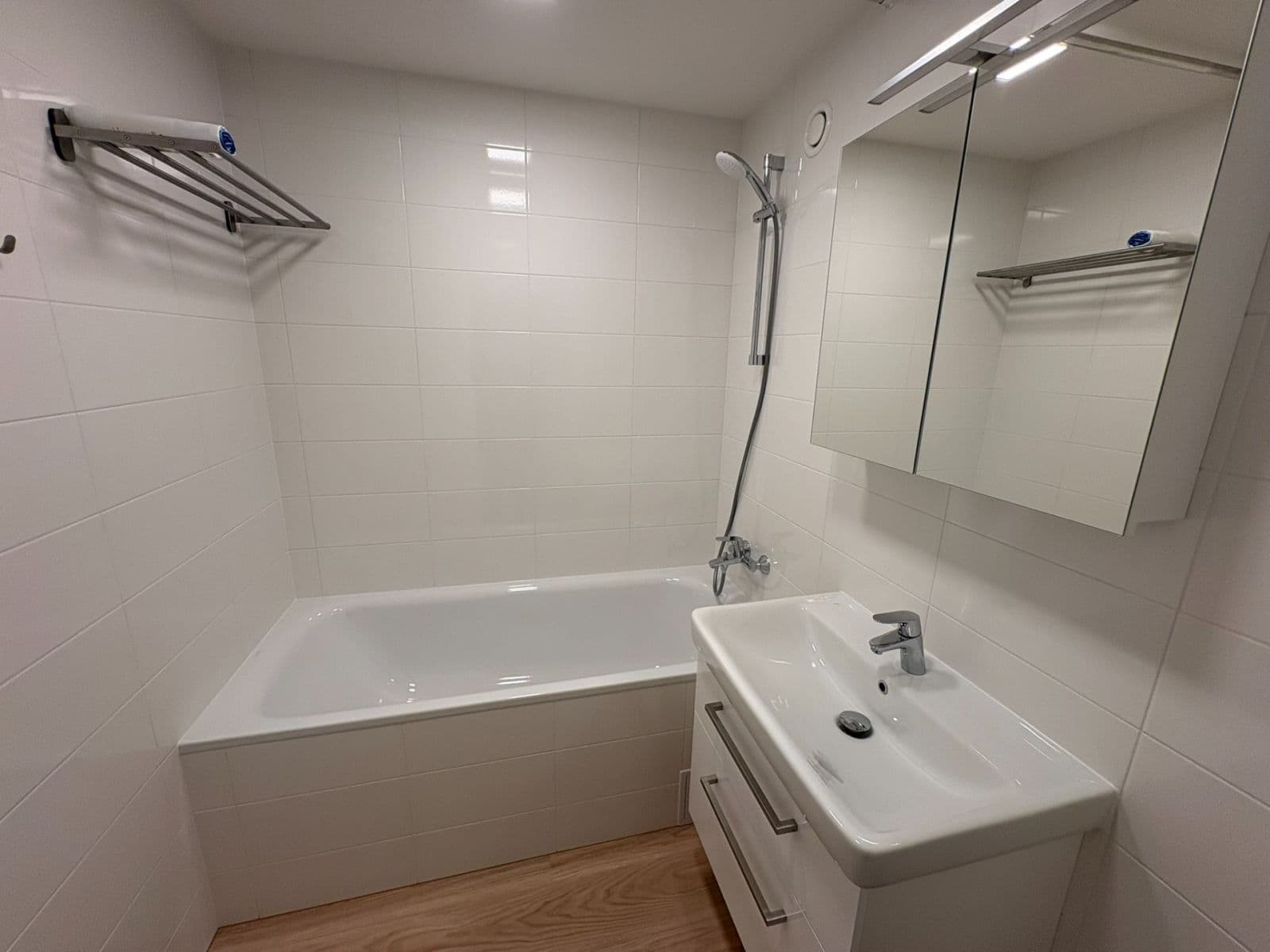 2 bedroom with open-plan kitchen flat to rent, 68 m², Nevanova, Prague, Prague 2 bedroom with open-plan kitchen flat to rent, 68 m², Nevanova, Prague, Prague