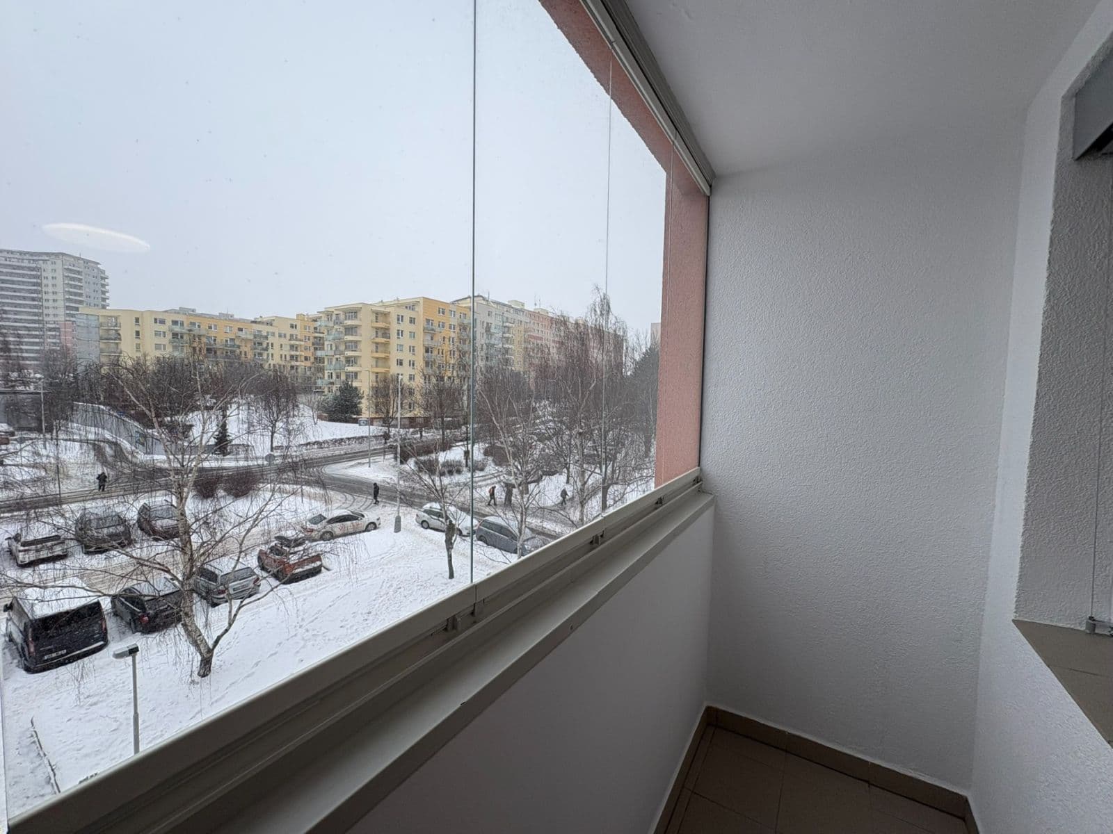 2 bedroom with open-plan kitchen flat to rent, 68 m², Nevanova, Prague, Prague 2 bedroom with open-plan kitchen flat to rent, 68 m², Nevanova, Prague, Prague