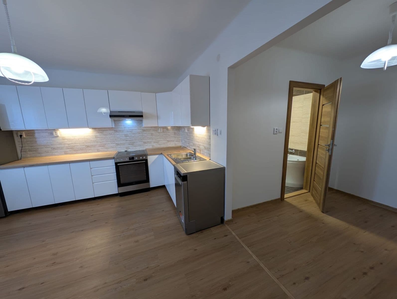 2 bedroom flat to rent, 69 m², U Třetí baterie, Prague, Prague 2 bedroom flat to rent, 69 m², U Třetí baterie, Prague, Prague