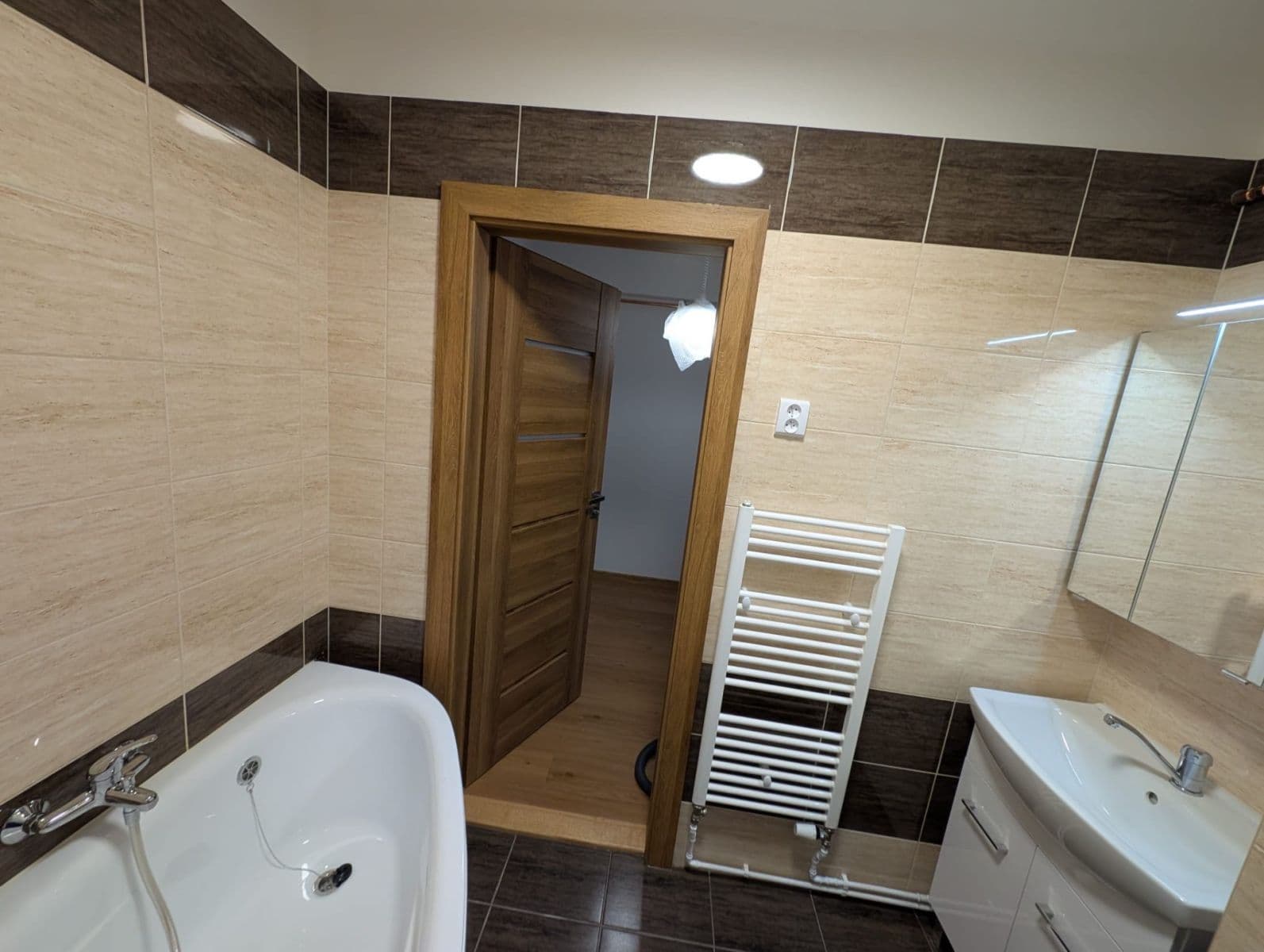 2 bedroom flat to rent, 69 m², U Třetí baterie, Prague, Prague 2 bedroom flat to rent, 69 m², U Třetí baterie, Prague, Prague