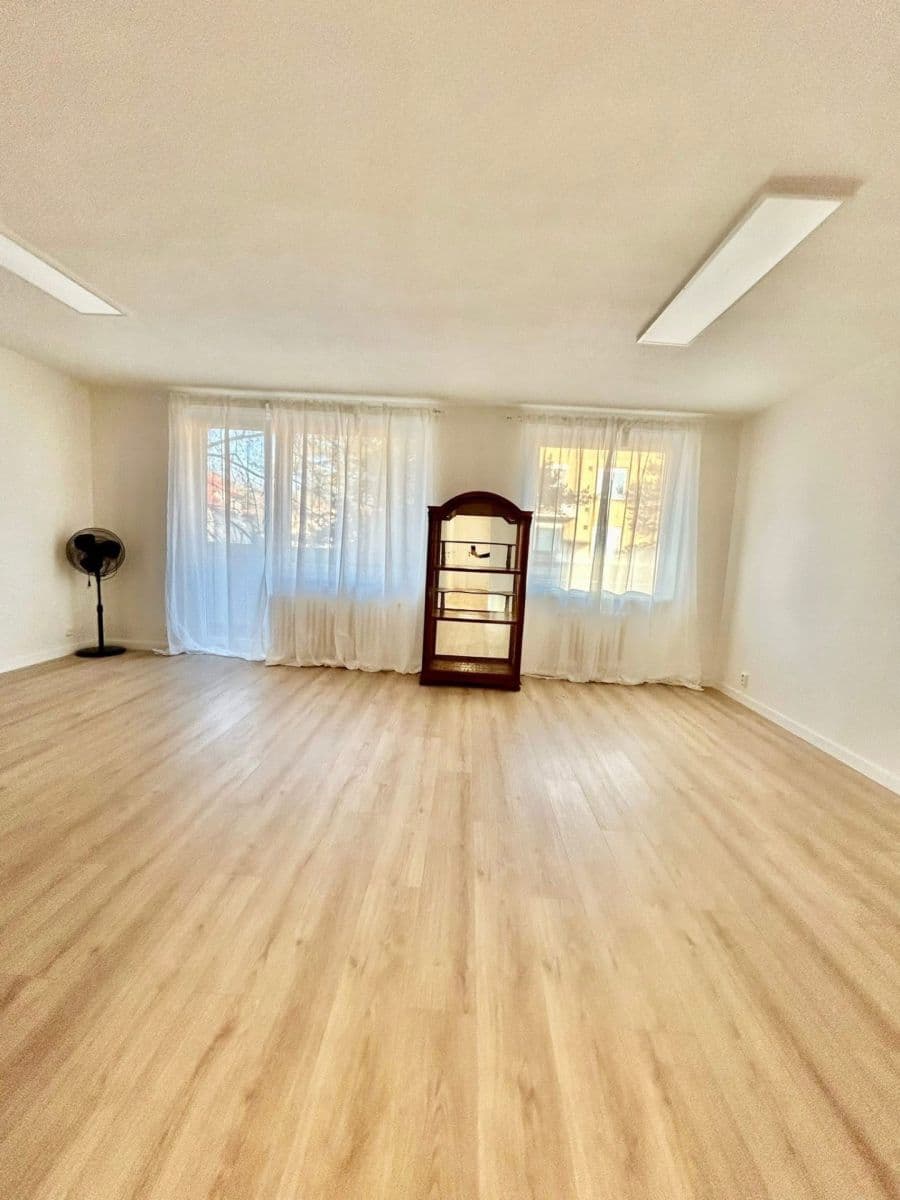 2 bedroom flat to rent, 79 m², Pod Vrstevnicí, Prague, Prague 2 bedroom flat to rent, 79 m², Pod Vrstevnicí, Prague, Prague