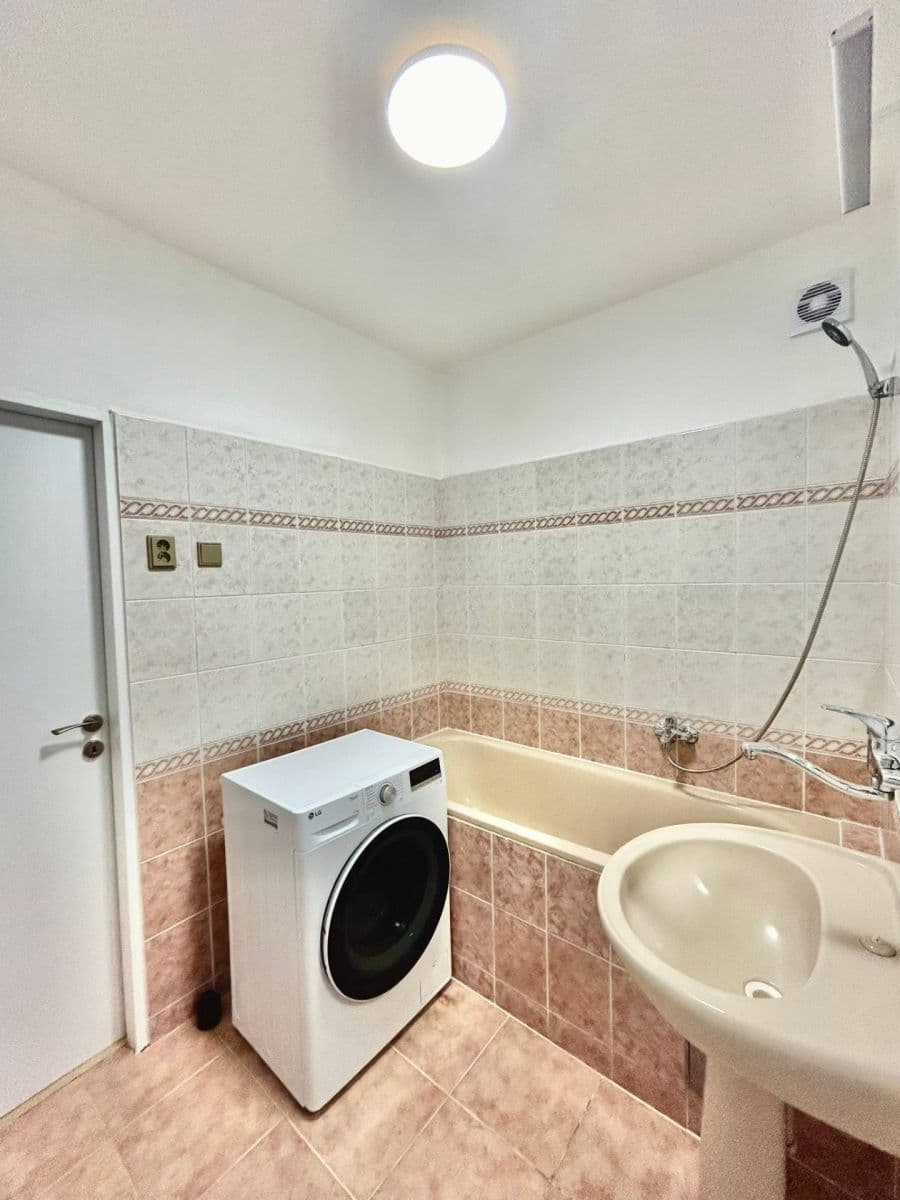 2 bedroom flat to rent, 79 m², Pod Vrstevnicí, Prague, Prague 2 bedroom flat to rent, 79 m², Pod Vrstevnicí, Prague, Prague