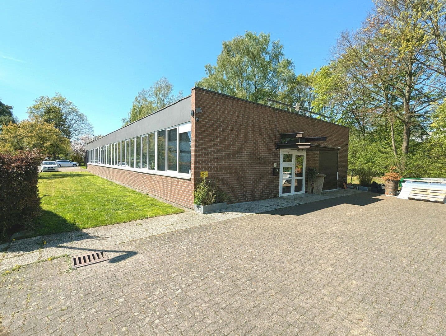 non-residential property to rent, 300 m², Oberzwehrener Straße 2-4, Baunatal, Hesse non-residential property to rent, 300 m², Oberzwehrener Straße 2-4, Baunatal, Hesse