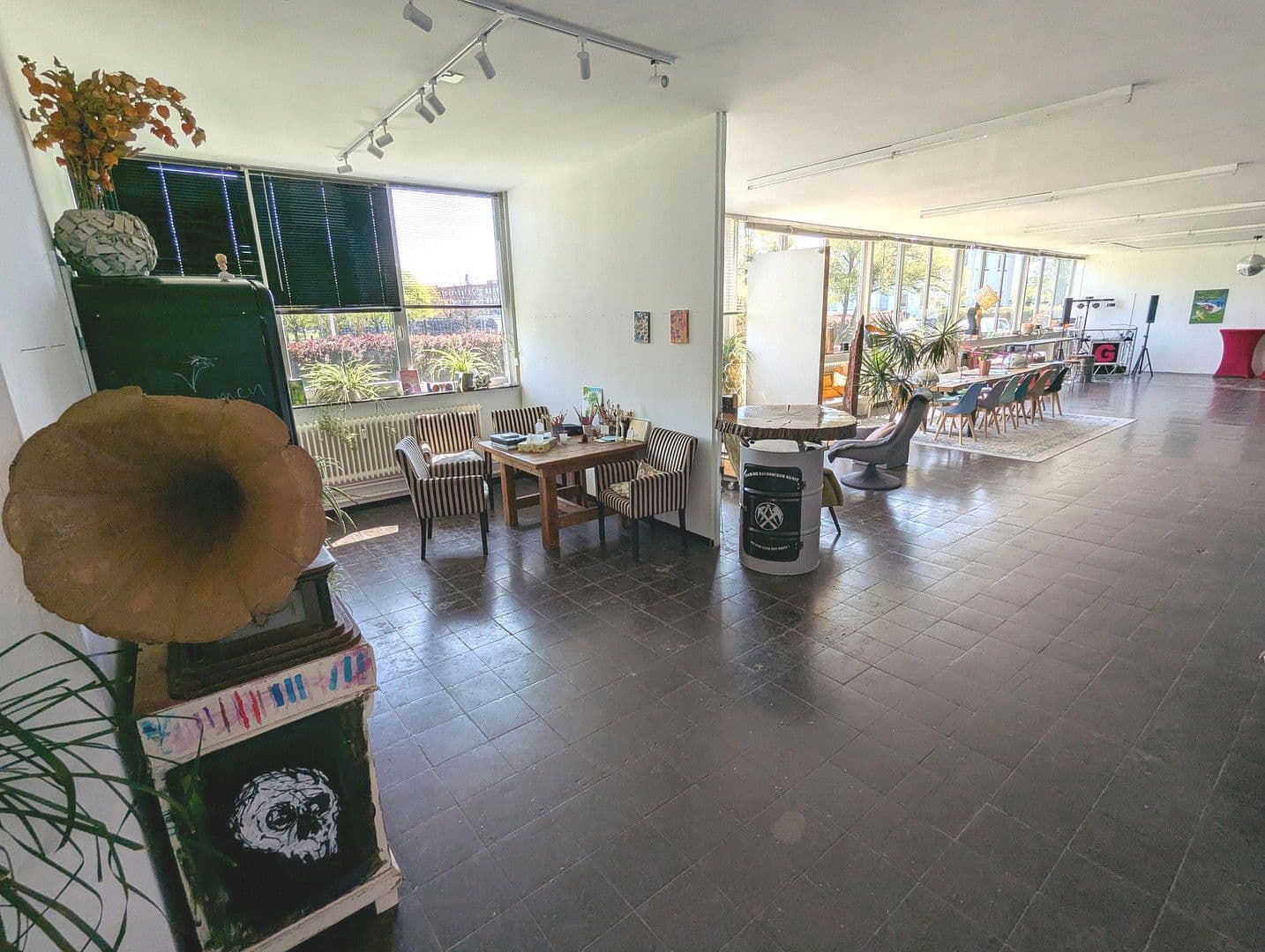 non-residential property to rent, 300 m², Oberzwehrener Straße 2-4, Baunatal, Hesse non-residential property to rent, 300 m², Oberzwehrener Straße 2-4, Baunatal, Hesse