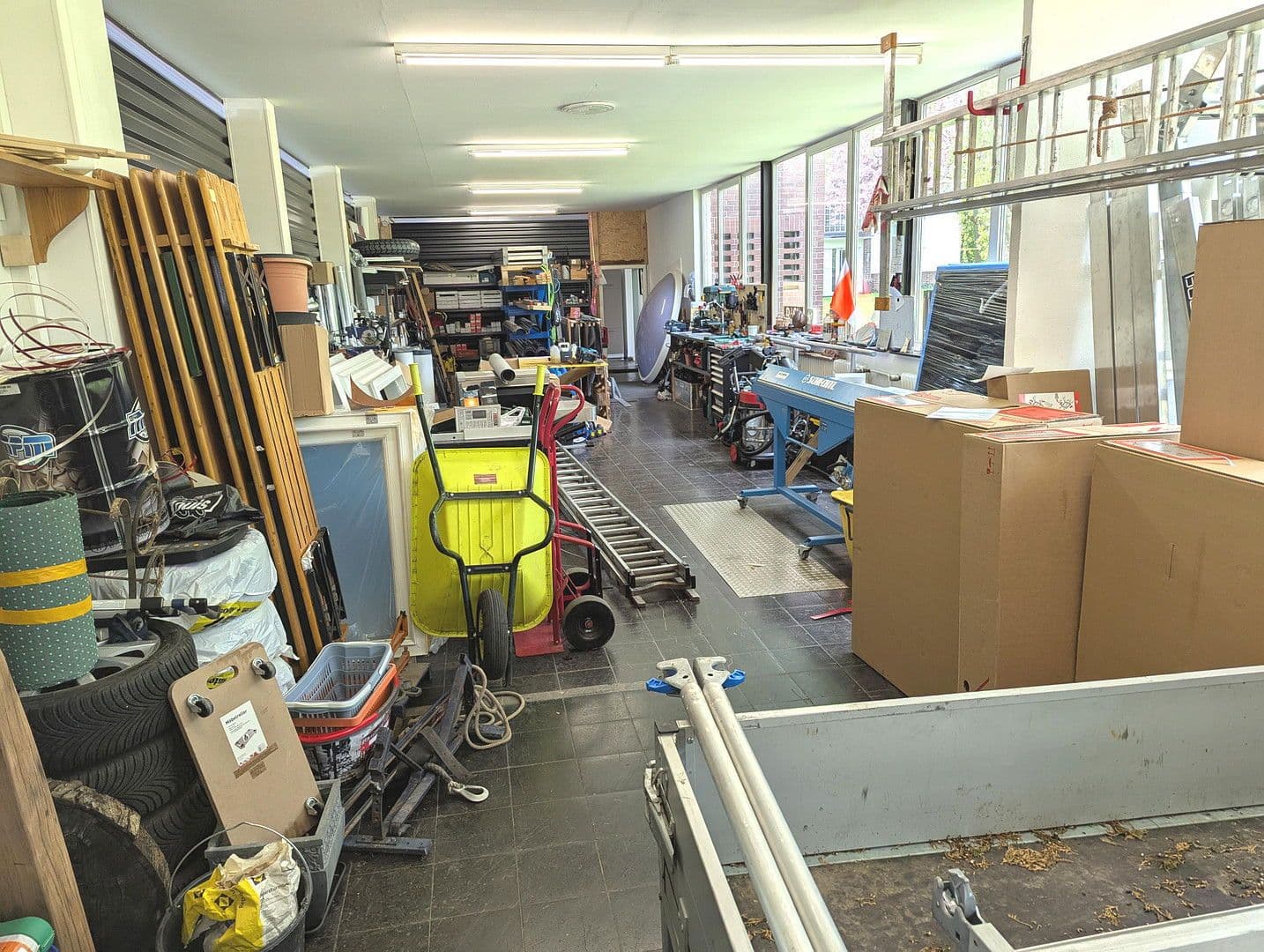 non-residential property to rent, 300 m², Oberzwehrener Straße 2-4, Baunatal, Hesse non-residential property to rent, 300 m², Oberzwehrener Straße 2-4, Baunatal, Hesse