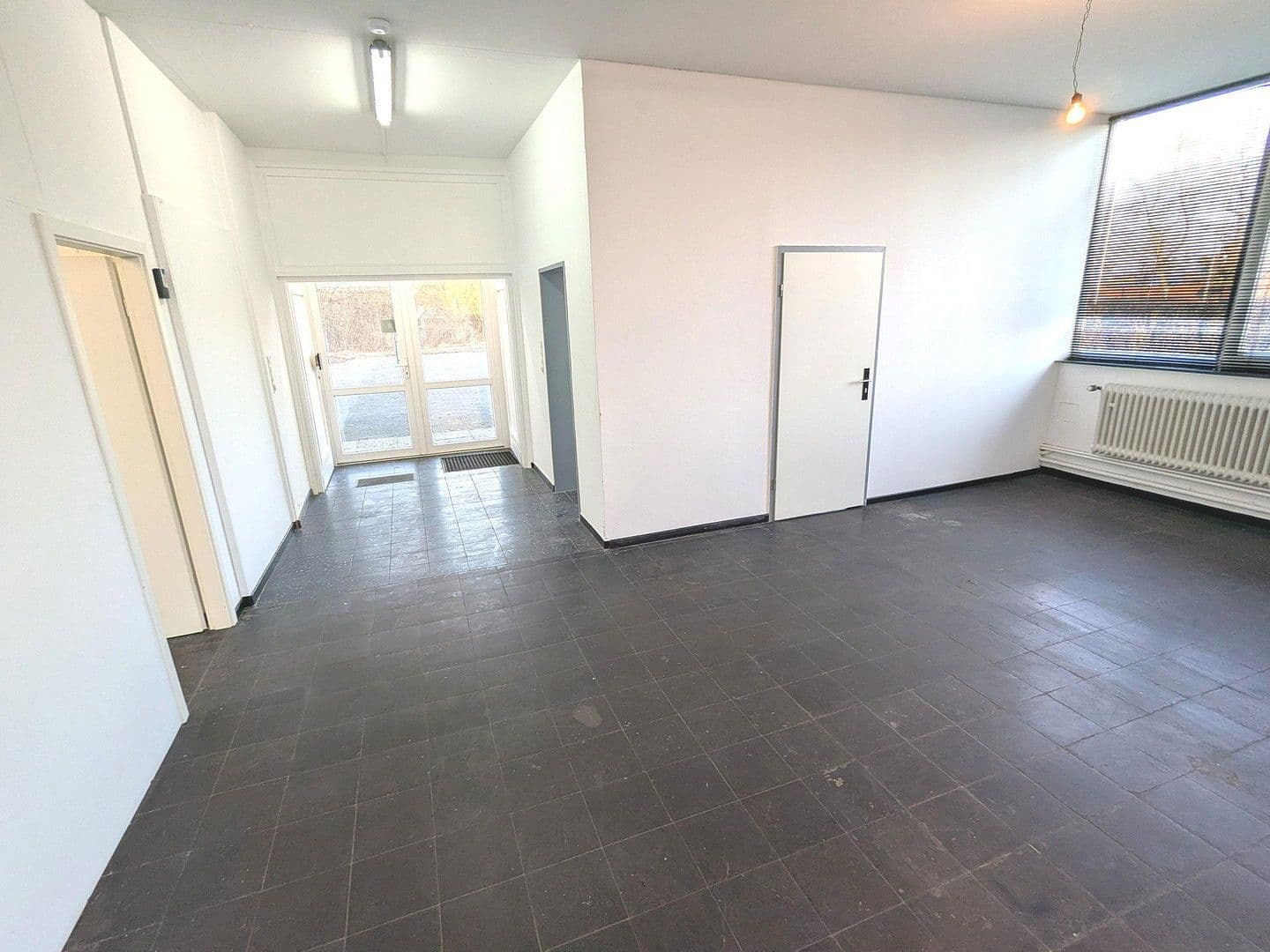 non-residential property to rent, 300 m², Oberzwehrener Straße 2-4, Baunatal, Hesse non-residential property to rent, 300 m², Oberzwehrener Straße 2-4, Baunatal, Hesse