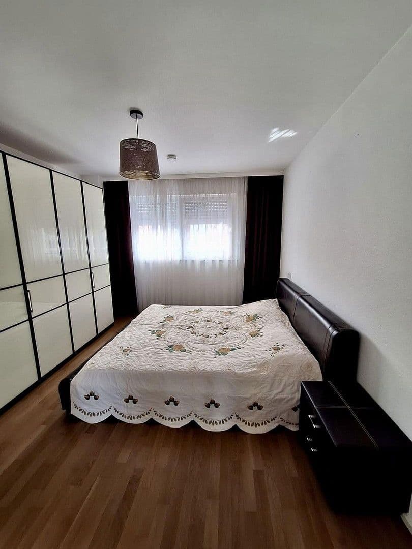 3 bedroom with open-plan kitchen flat to rent, 120 m², Heilbronn, Baden-Württemberg 3 bedroom with open-plan kitchen flat to rent, 120 m², Heilbronn, Baden-Württemberg