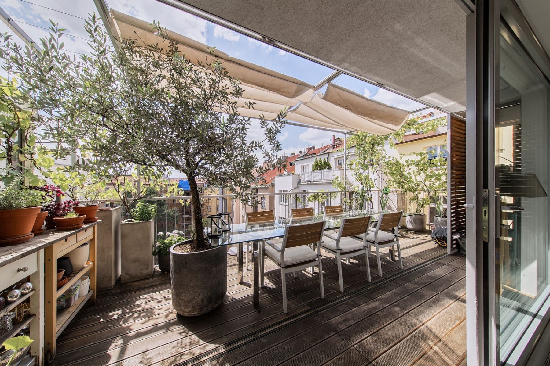 3 bedroom with open-plan kitchen flat to rent, 454 m², Laubova, Prague, Prague 3 bedroom with open-plan kitchen flat to rent, 454 m², Laubova, Prague, Prague