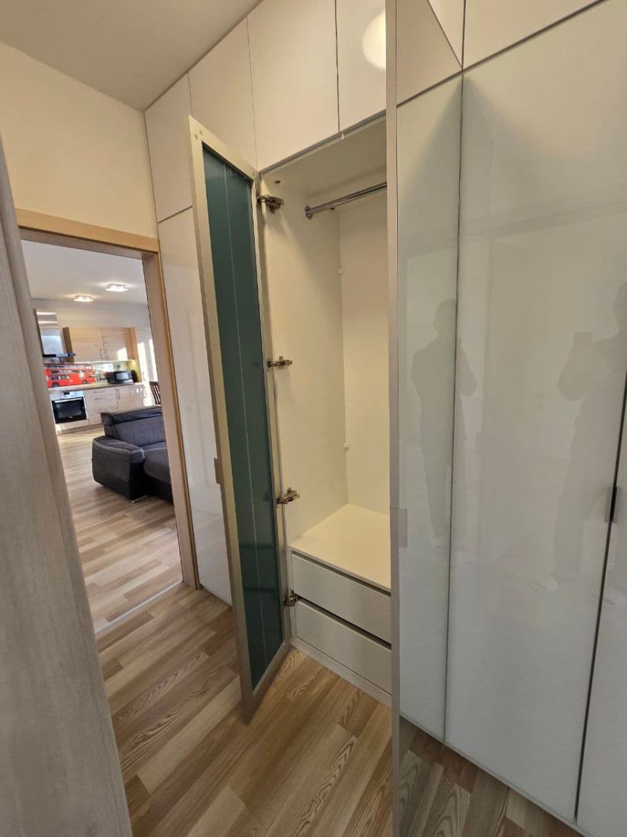 2 bedroom with open-plan kitchen flat to rent, 86 m², Modrého, Prague, Prague 2 bedroom with open-plan kitchen flat to rent, 86 m², Modrého, Prague, Prague