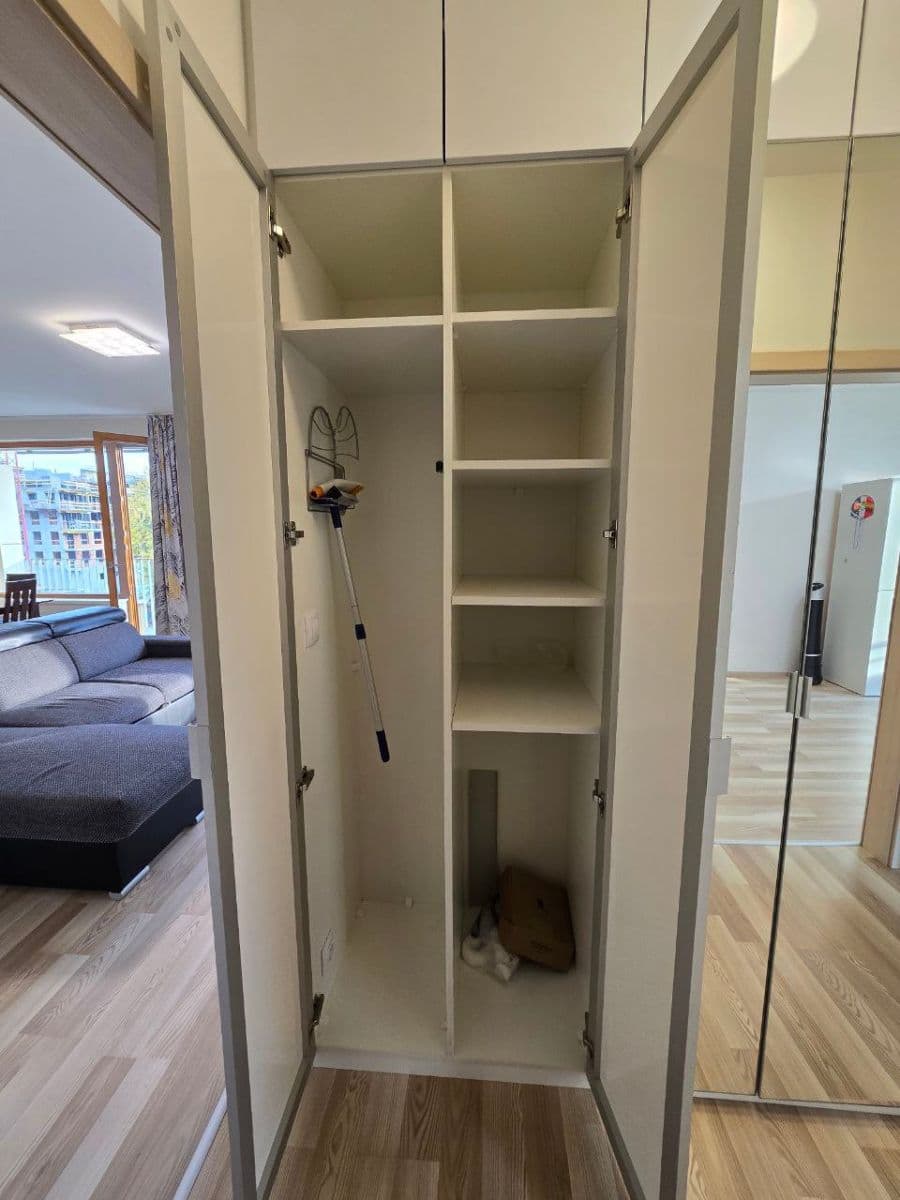 2 bedroom with open-plan kitchen flat to rent, 86 m², Modrého, Prague, Prague 2 bedroom with open-plan kitchen flat to rent, 86 m², Modrého, Prague, Prague