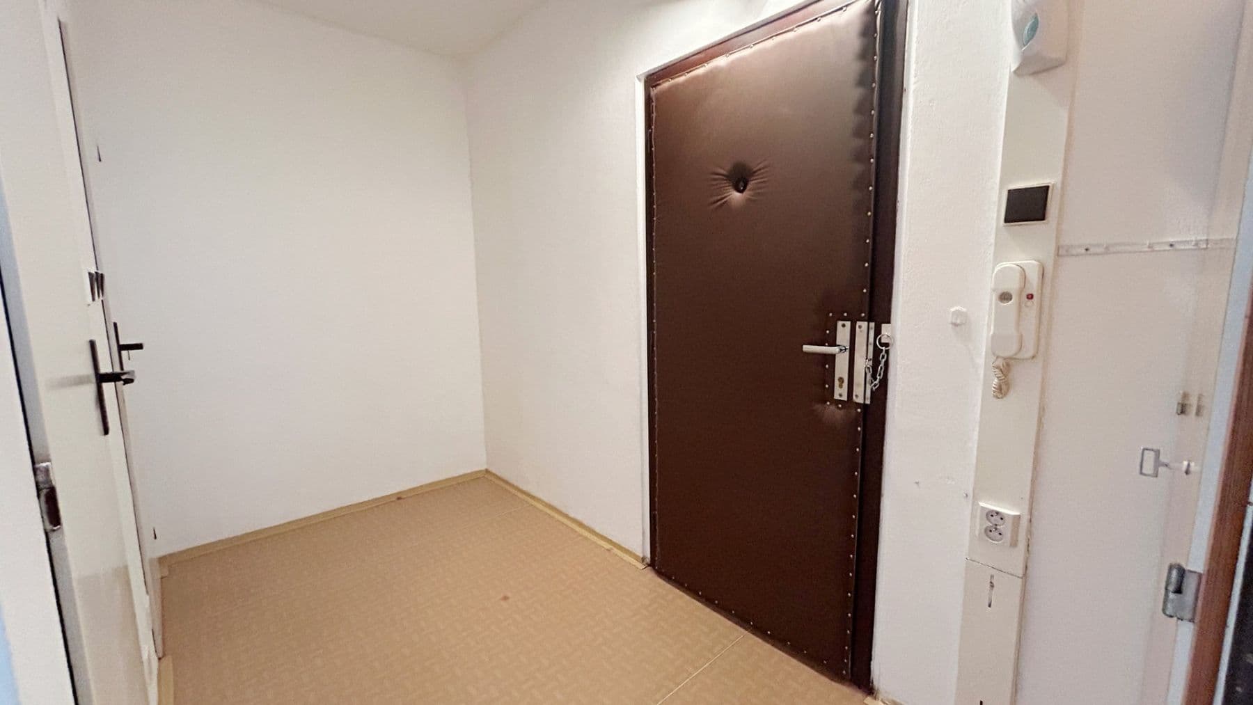 1 bedroom with open-plan kitchen flat to rent, 49 m², Poděbradova, Kladno, Středočeský Region 1 bedroom with open-plan kitchen flat to rent, 49 m², Poděbradova, Kladno, Středočeský Region