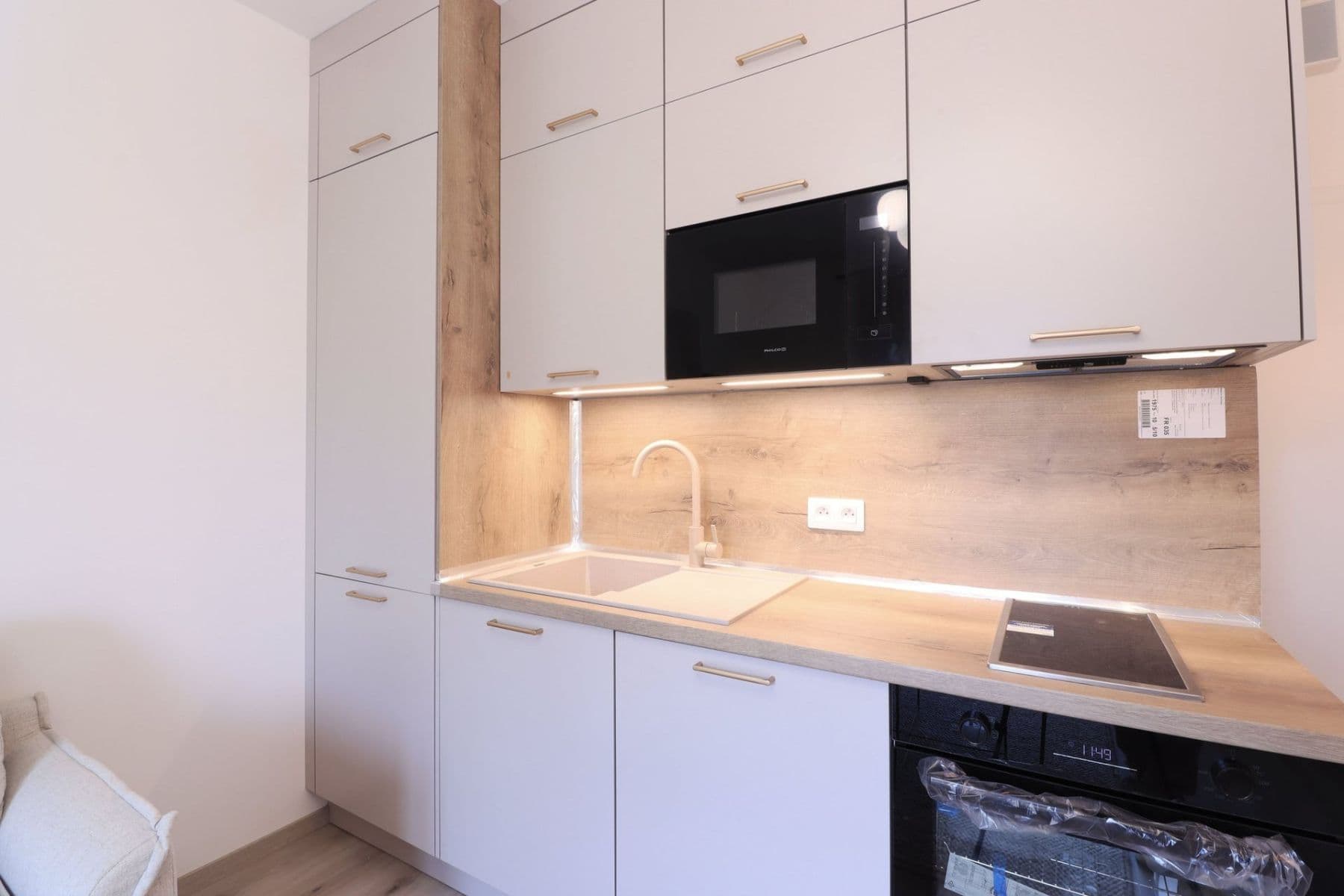 Studio flat to rent, 22 m², V Kněžívce, Tuchoměřice, Středočeský Region Studio flat to rent, 22 m², V Kněžívce, Tuchoměřice, Středočeský Region