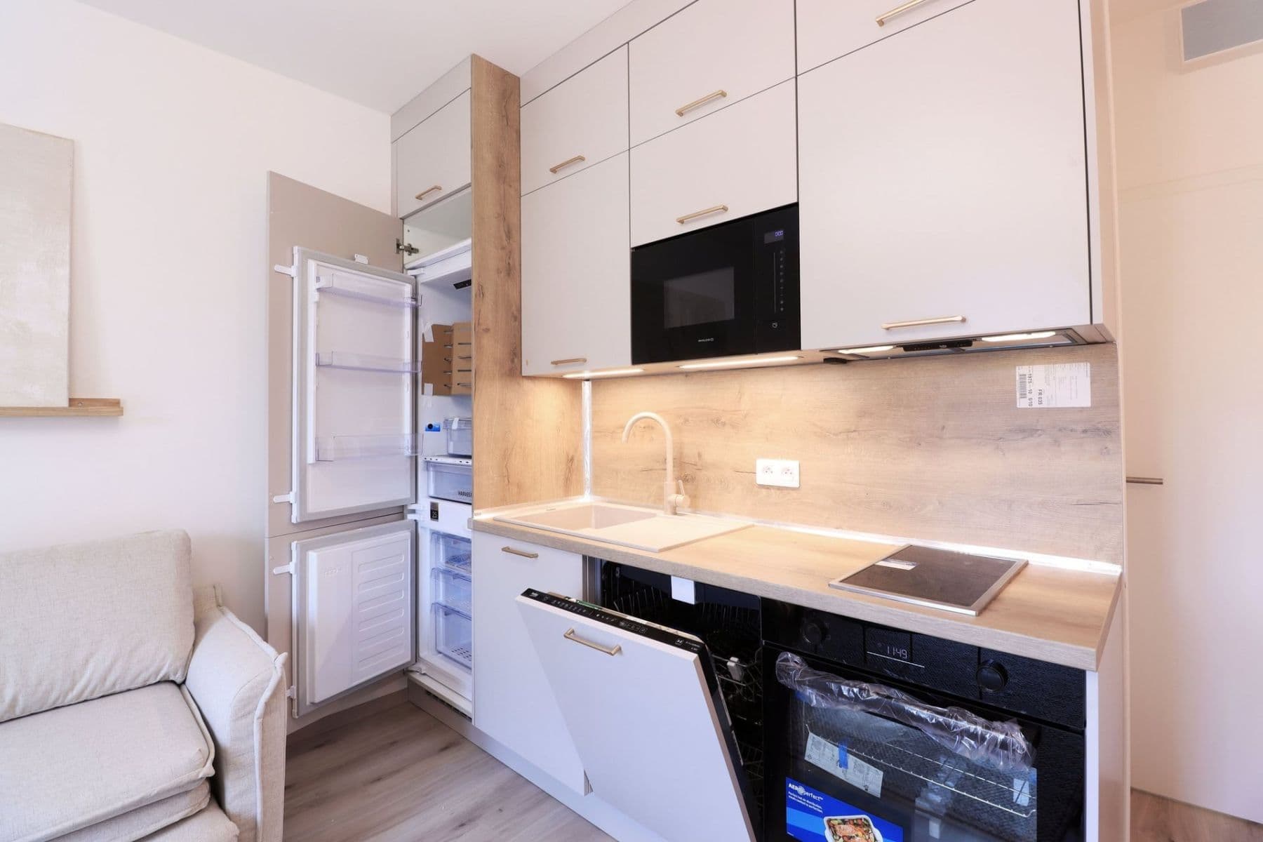 Studio flat to rent, 22 m², V Kněžívce, Tuchoměřice, Středočeský Region Studio flat to rent, 22 m², V Kněžívce, Tuchoměřice, Středočeský Region