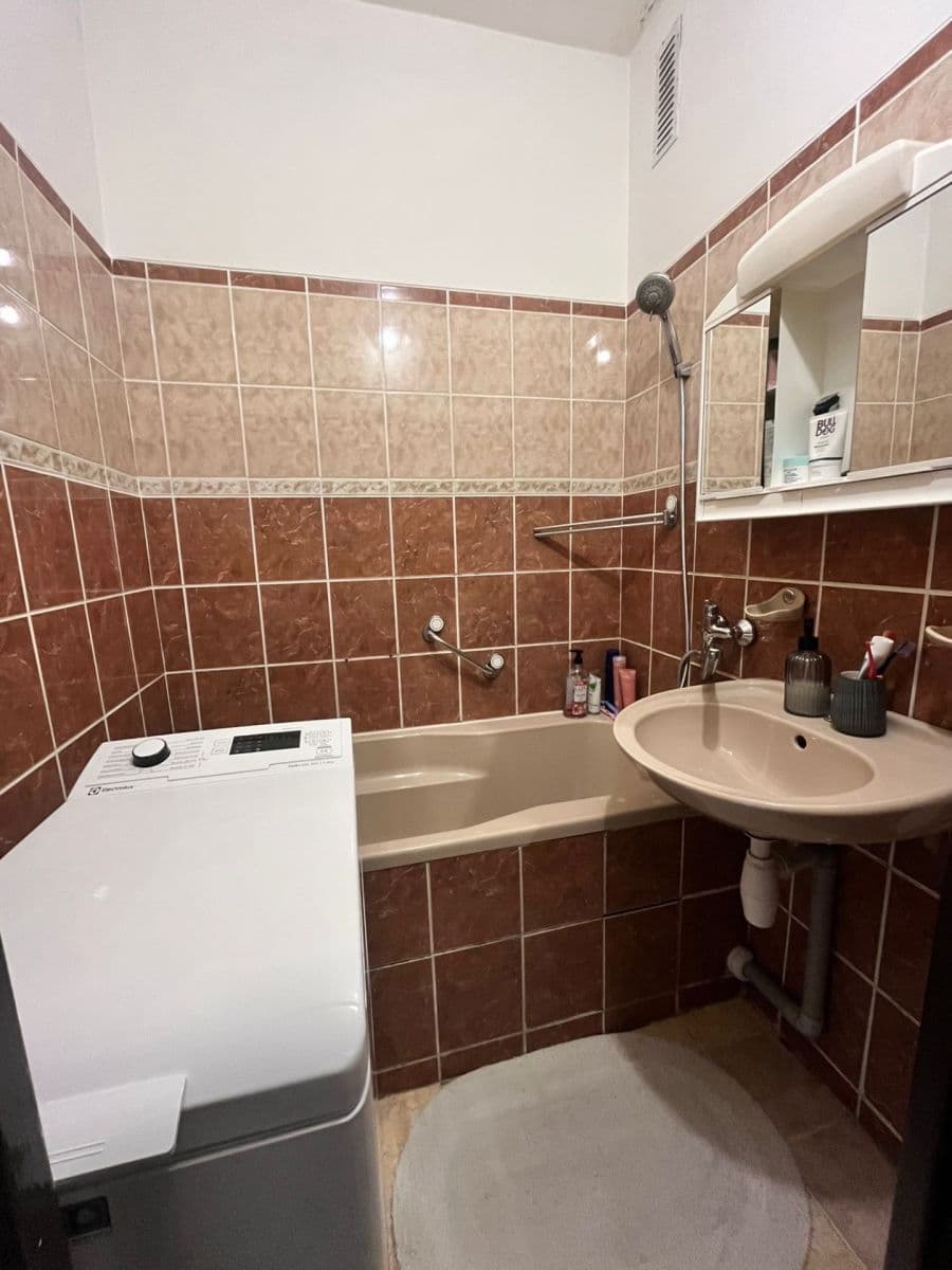 2 bedroom flat to rent, 57 m², Bratří Čapků, Valašské Meziříčí, Zlínský Region 2 bedroom flat to rent, 57 m², Bratří Čapků, Valašské Meziříčí, Zlínský Region