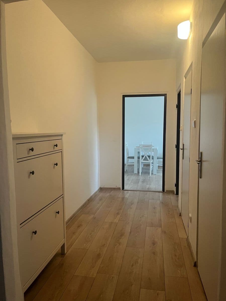 2 bedroom flat to rent, 57 m², Bratří Čapků, Valašské Meziříčí, Zlínský Region 2 bedroom flat to rent, 57 m², Bratří Čapků, Valašské Meziříčí, Zlínský Region