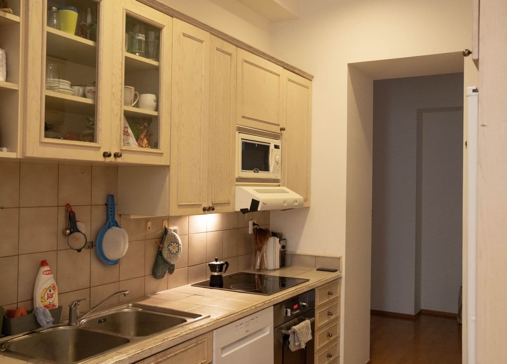 3 bedroom flat to rent, 26 m², Janáčkovo nábřeží, Prague, Prague 3 bedroom flat to rent, 26 m², Janáčkovo nábřeží, Prague, Prague