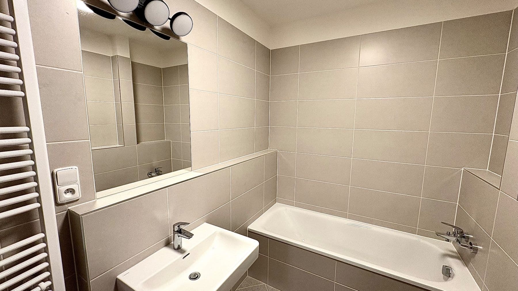 1 bedroom with open-plan kitchen flat to rent, 45 m², Čakovická, Prague, Prague 1 bedroom with open-plan kitchen flat to rent, 45 m², Čakovická, Prague, Prague