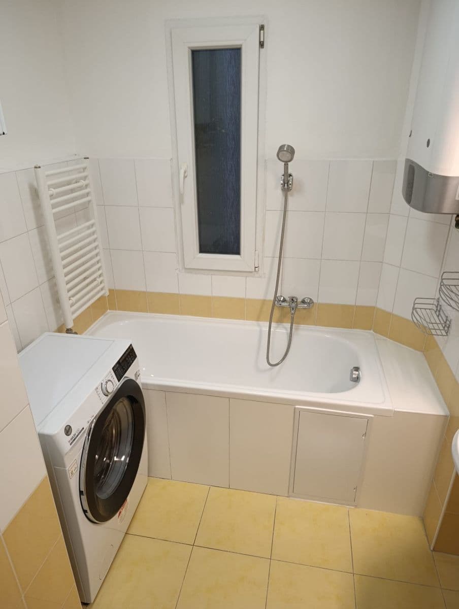 2 bedroom with open-plan kitchen flat to rent, 81 m², Křenová, Brno, Jihomoravský Region 2 bedroom with open-plan kitchen flat to rent, 81 m², Křenová, Brno, Jihomoravský Region