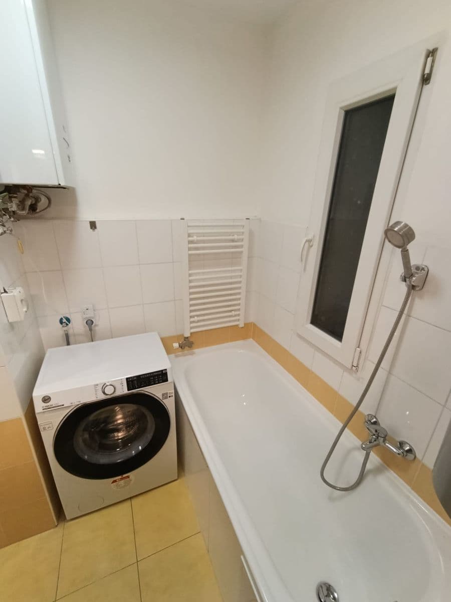 2 bedroom with open-plan kitchen flat to rent, 81 m², Křenová, Brno, Jihomoravský Region 2 bedroom with open-plan kitchen flat to rent, 81 m², Křenová, Brno, Jihomoravský Region