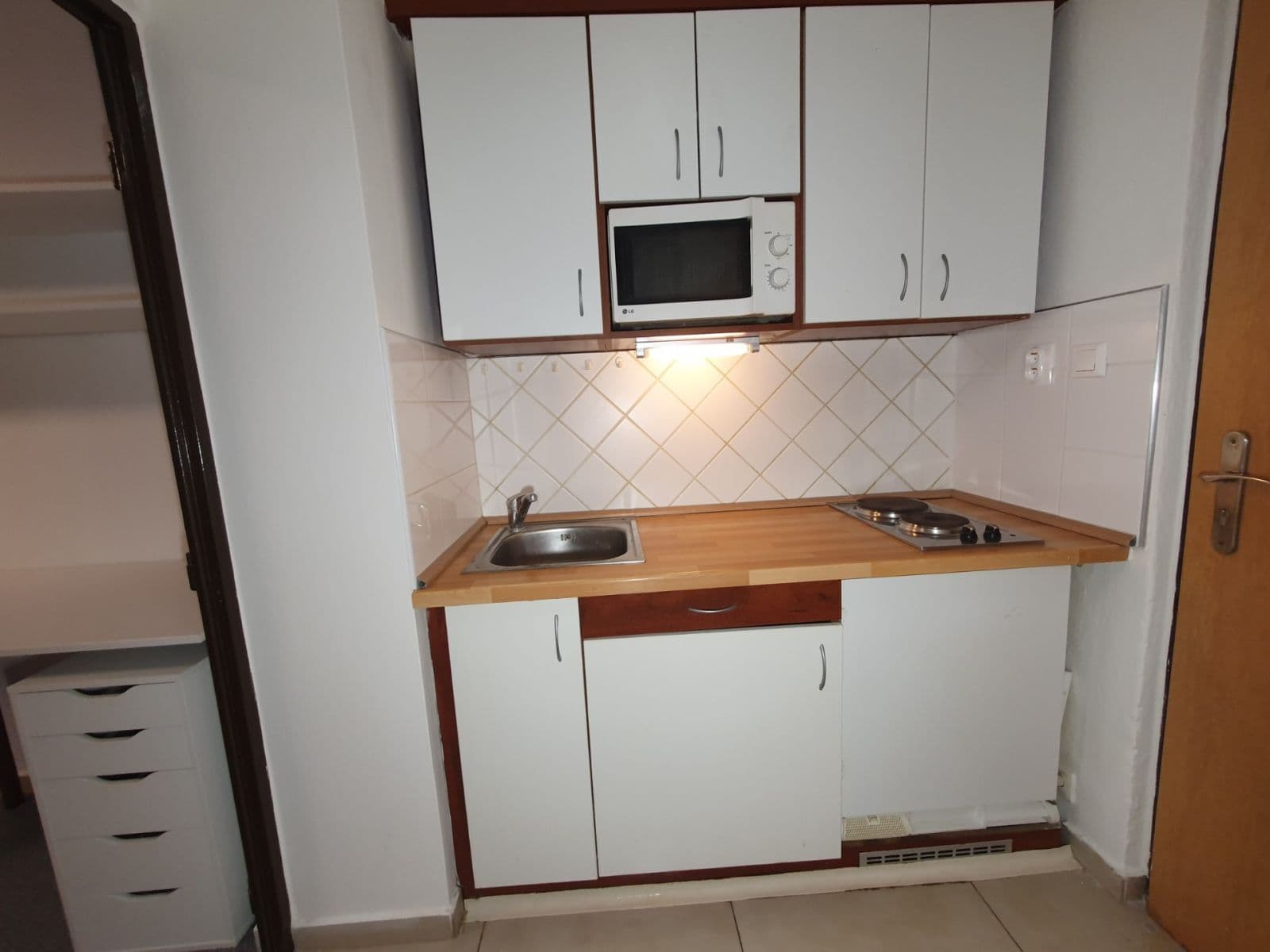 Studio flat to rent, 20 m², Jedovnická, Brno, Jihomoravský Region Studio flat to rent, 20 m², Jedovnická, Brno, Jihomoravský Region