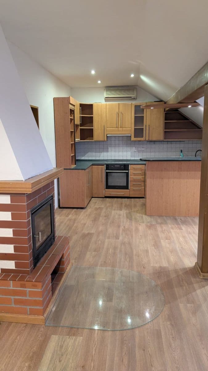 4 bedroom with open-plan kitchen flat to rent, 126 m², Osvoboditelů, Hlučín, Moravskoslezský Region 4 bedroom with open-plan kitchen flat to rent, 126 m², Osvoboditelů, Hlučín, Moravskoslezský Region